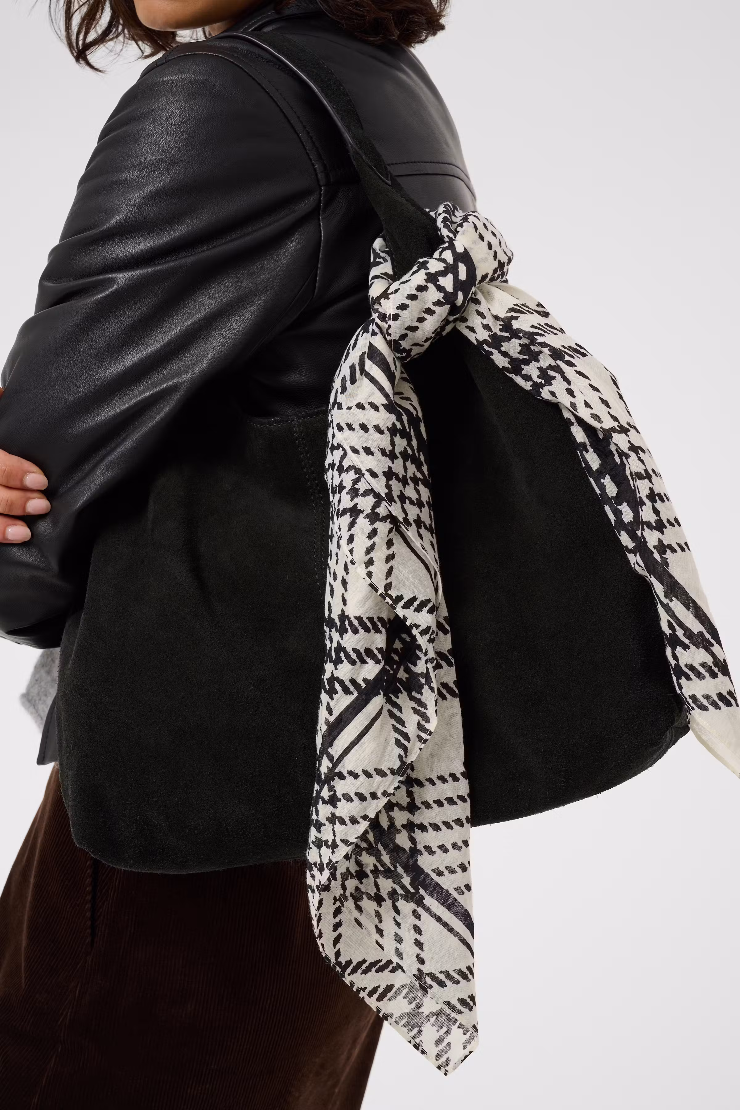 PhiPW Sjaal LOOKBOOK DETAIL 30309304-305303