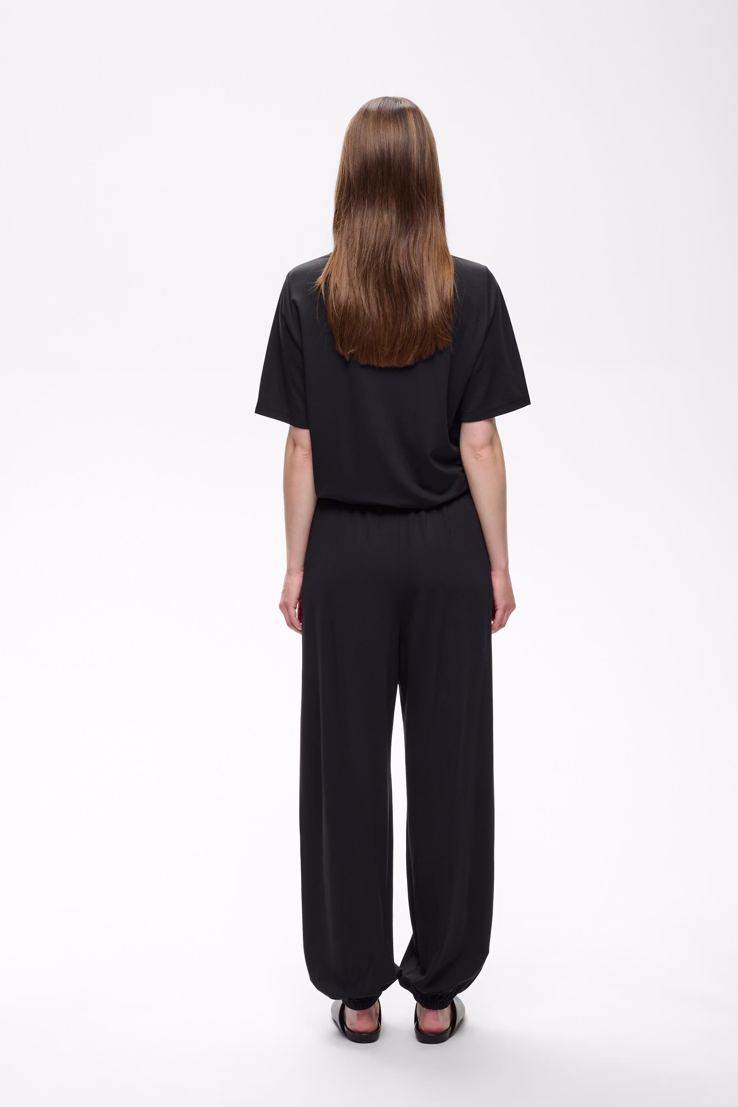 TrissaIW Hose LOOKBOOK BACK 30111340-194008