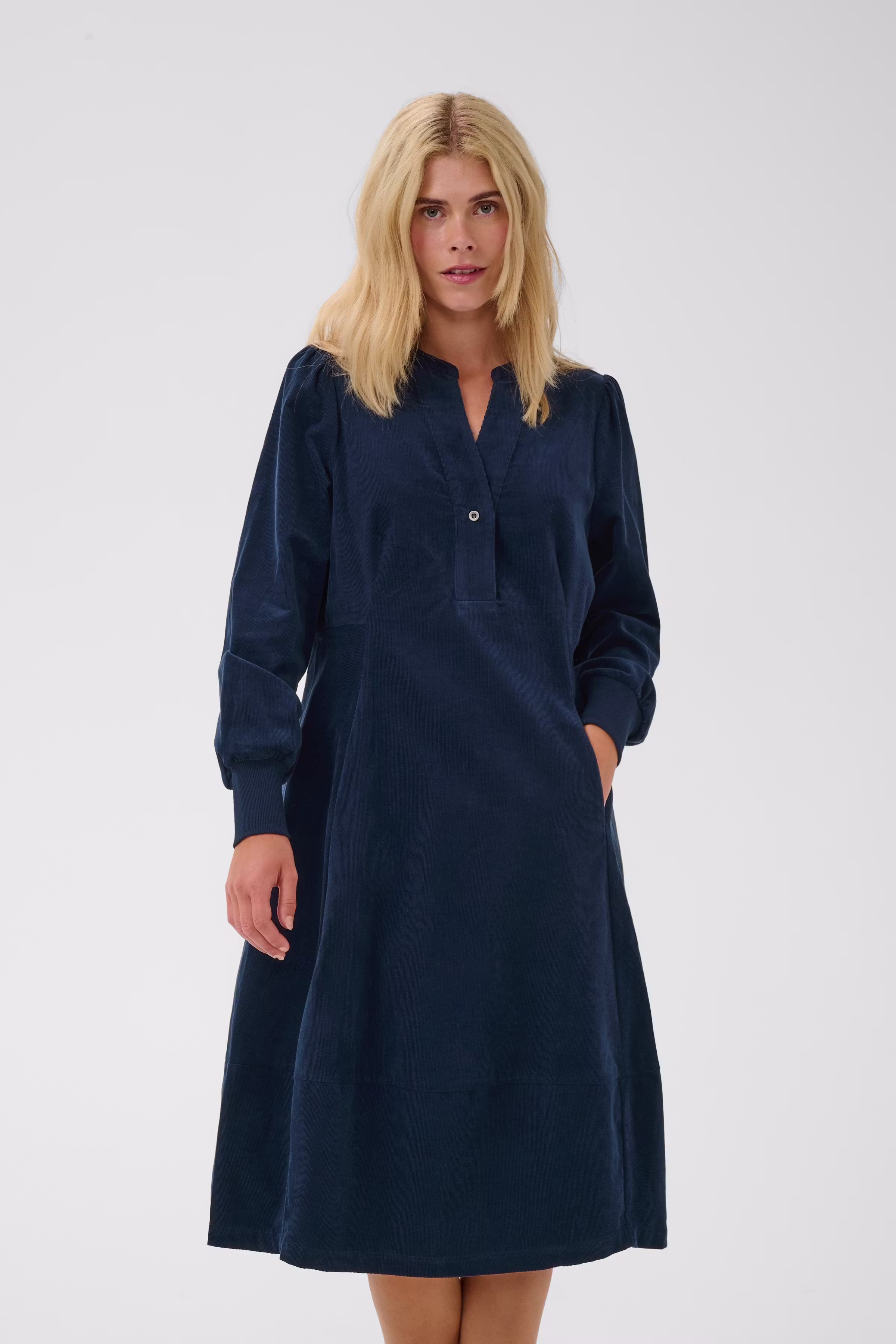 CUrhaena Kjole LOOKBOOK FRONT 50112618-194024