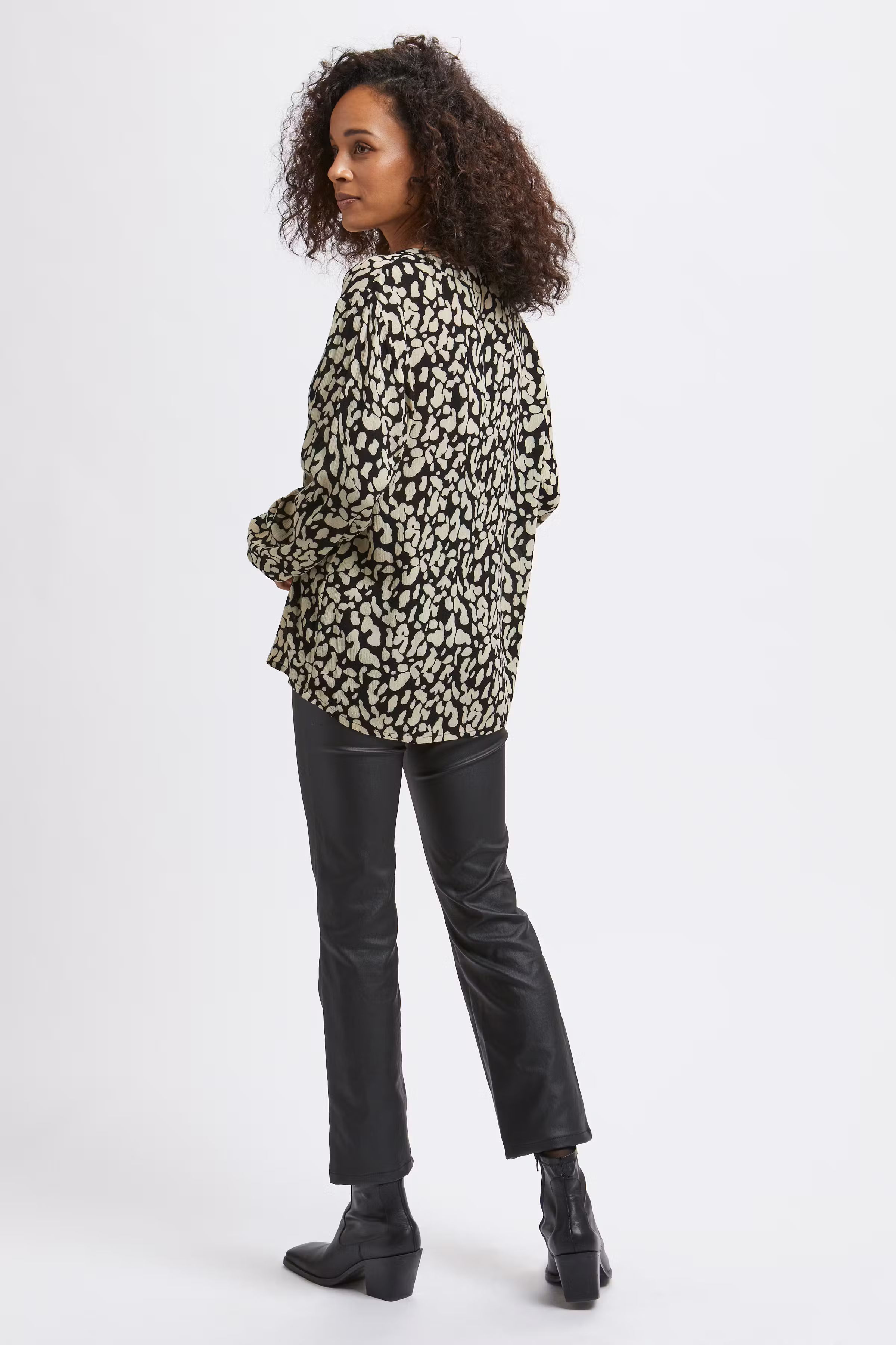 KAturbo Blouse LOOKBOOK BACK 10551834-101811