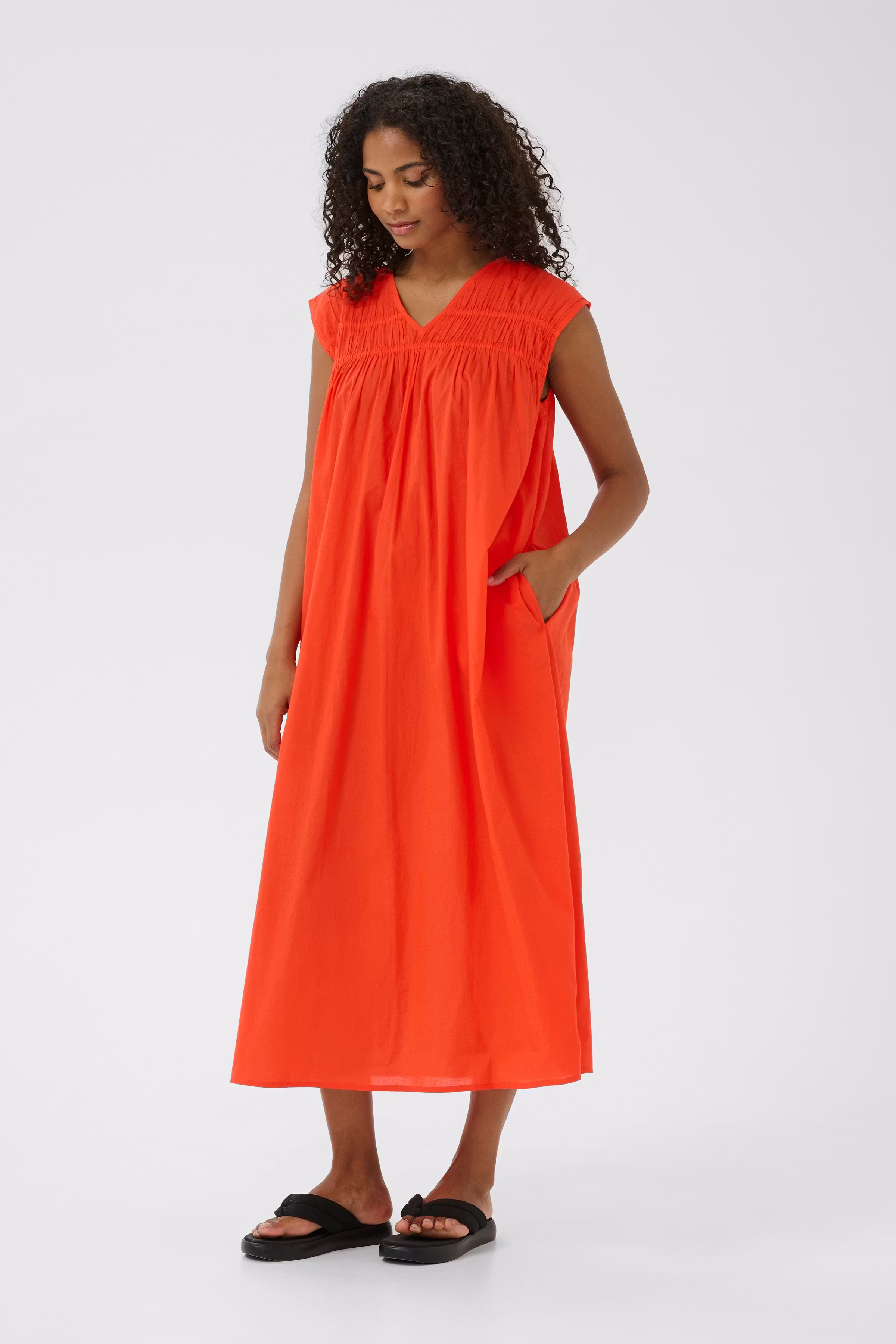 KAthua Kleid LOOKBOOK FRONT 10509988-171558