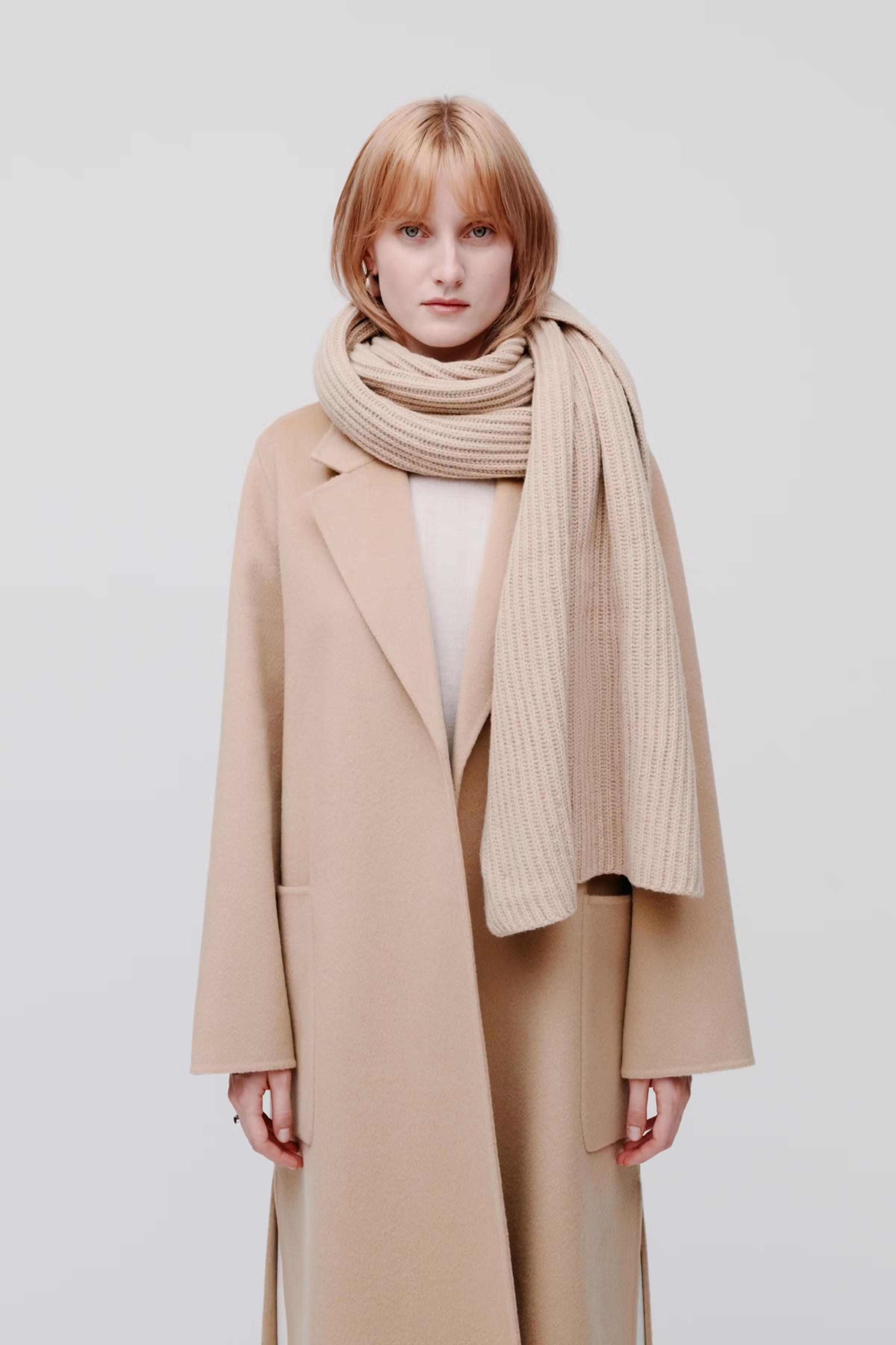 ANGELINA SCHAL LOOKBOOK FRONT 30600776-BE401