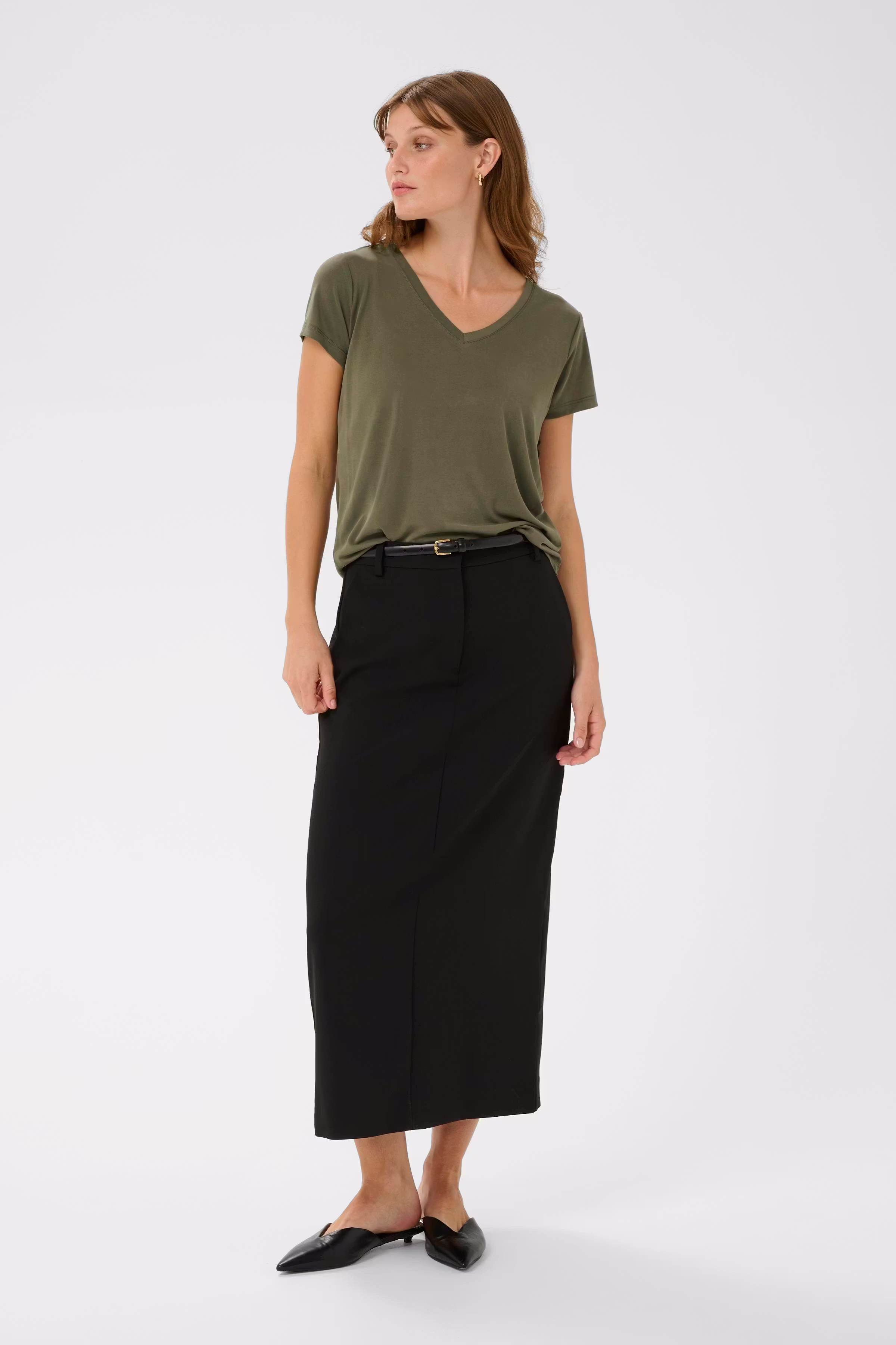 SLColumbine V-neck T-shirt LOOKBOOK FRONT 30404284-190822