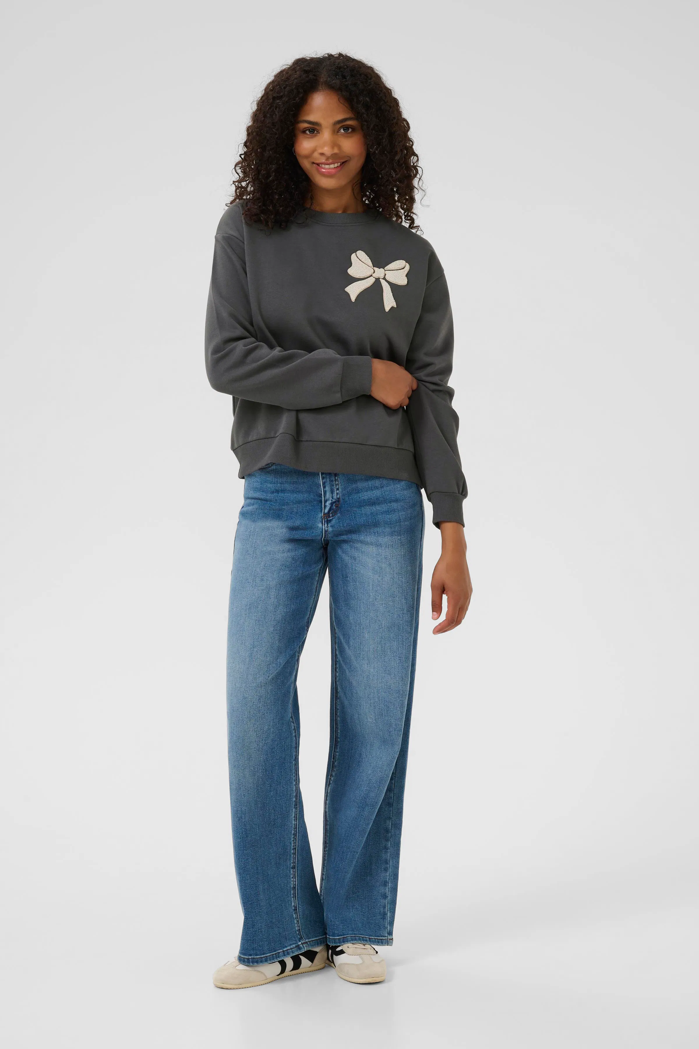 KAelenora Sweatshirt LOOKBOOK FRONT 10510672-108375
