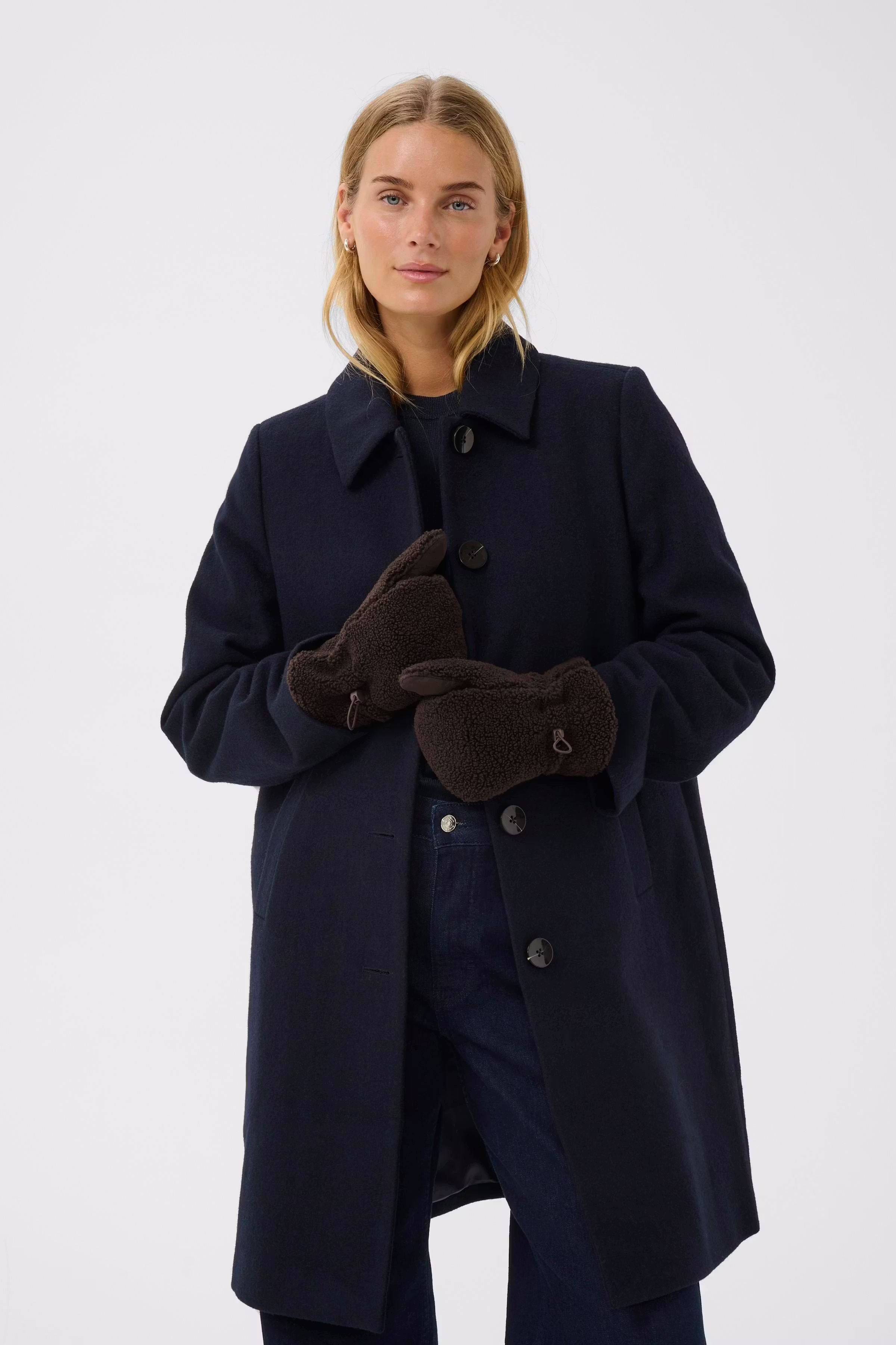 SaisaPW Gloves LOOKBOOK FRONT 30309776-191106