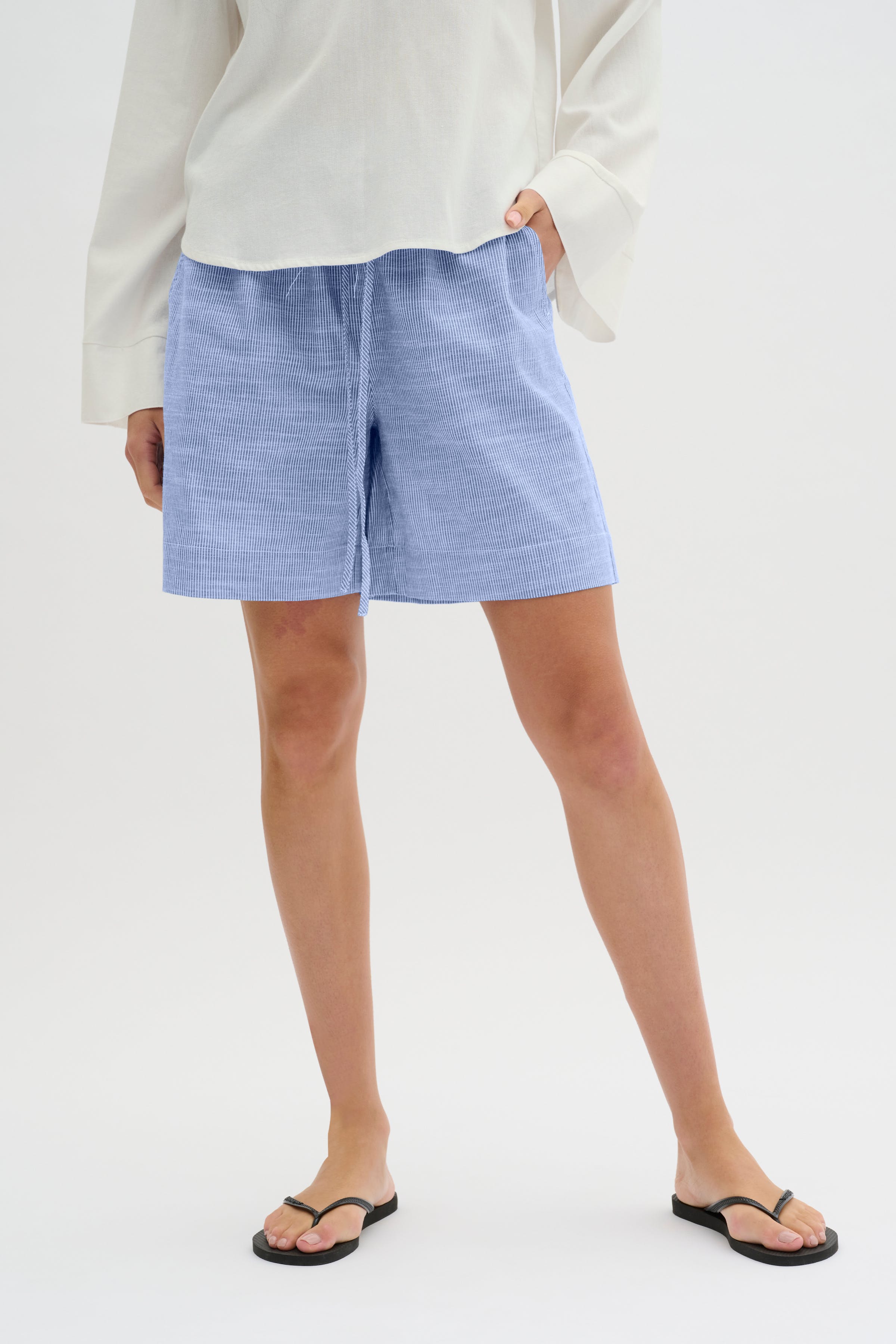 SkyeMW Shorts LOOKBOOK FRONT 10704711-105854
