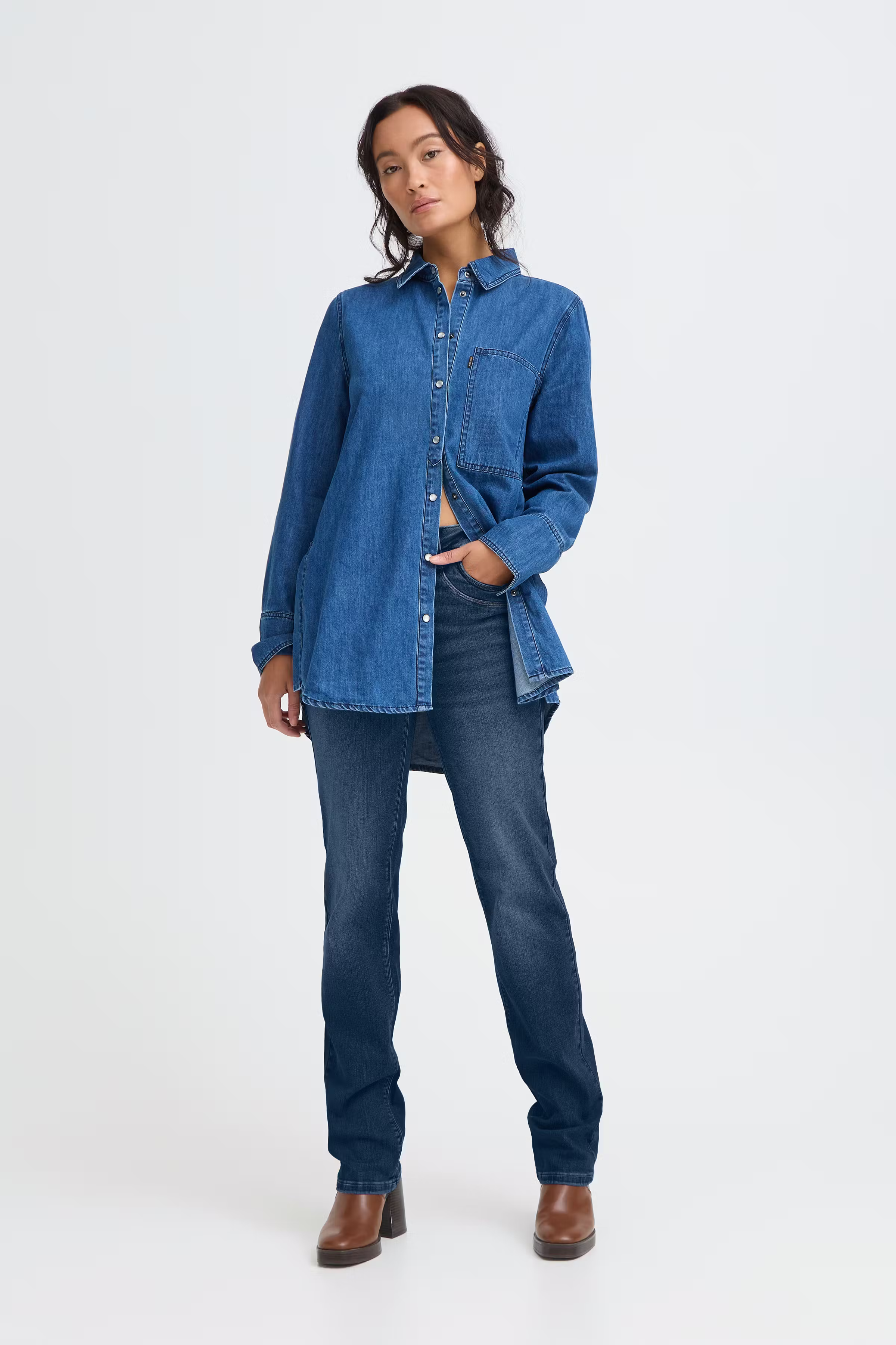 PZKAROLINA HW Jeans Straight Leg LOOKBOOK FRONT 50205580-200005