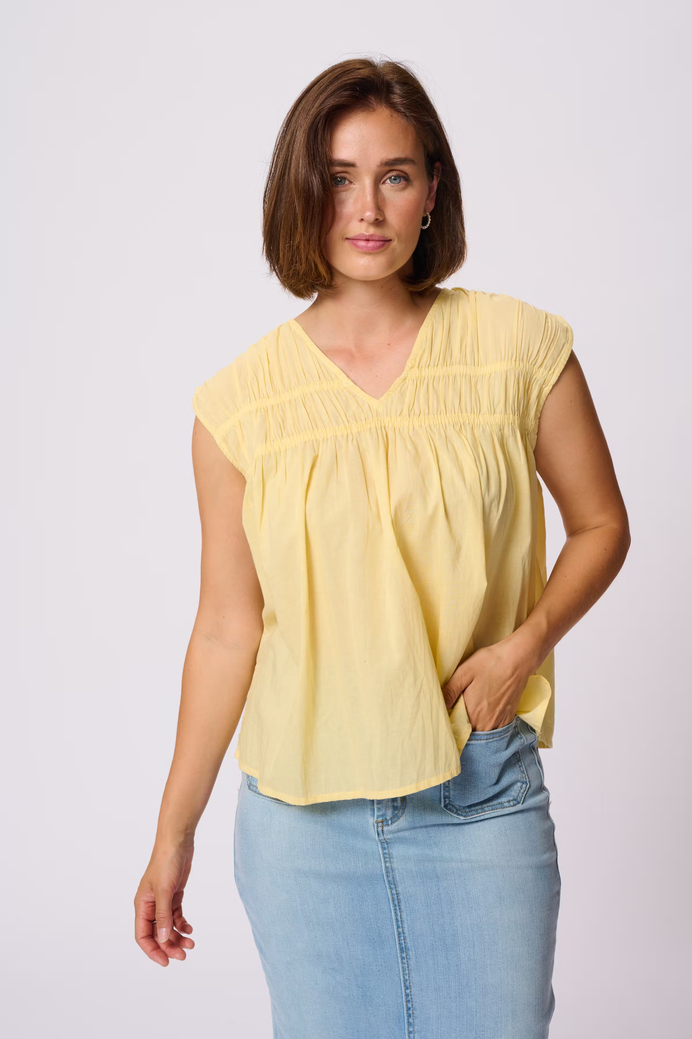 KAthua Blouse LOOKBOOK FRONT 10509987-130922