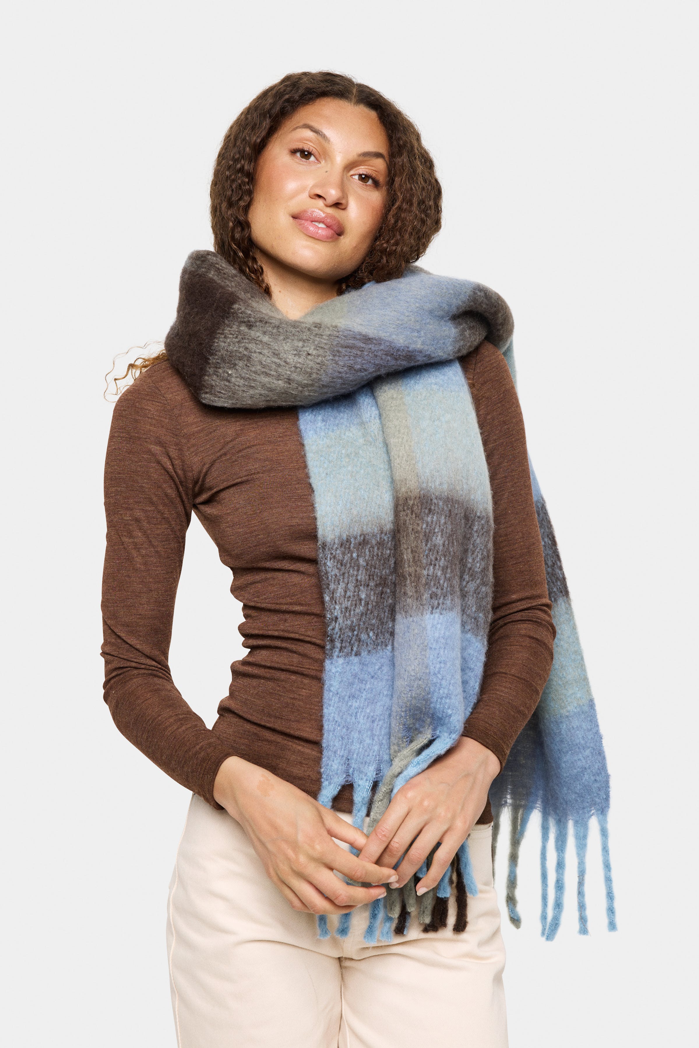 LandaSZ Scarf LOOKBOOK FRONT 30514325-164118