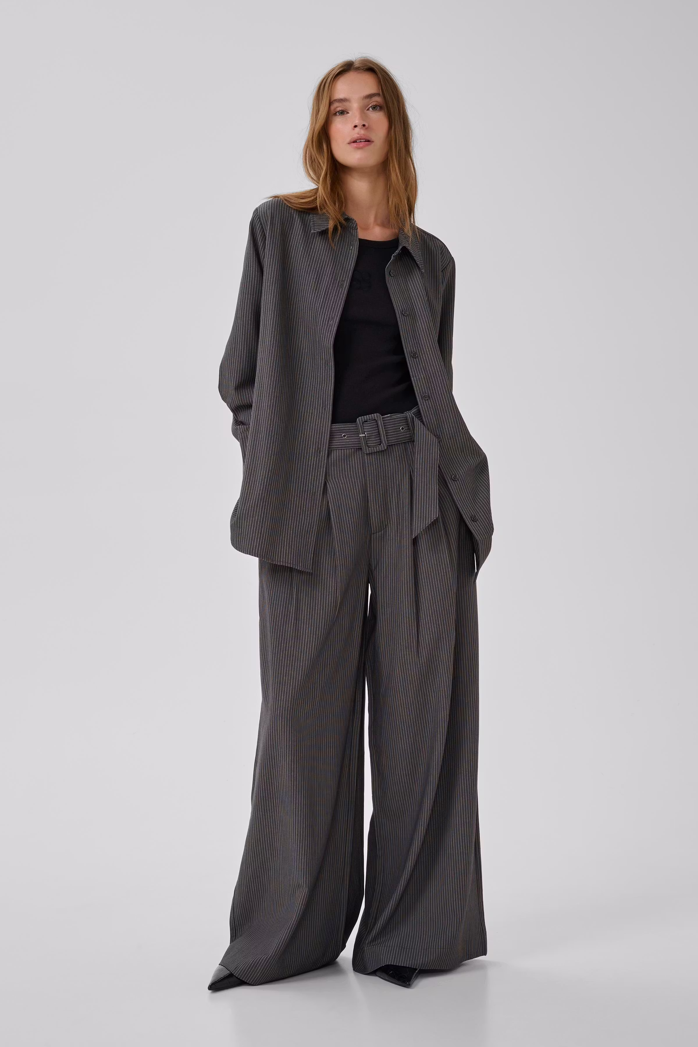 23 THE PINSTRIPED HIGH PANT LOCATION NONE 10705632-109599