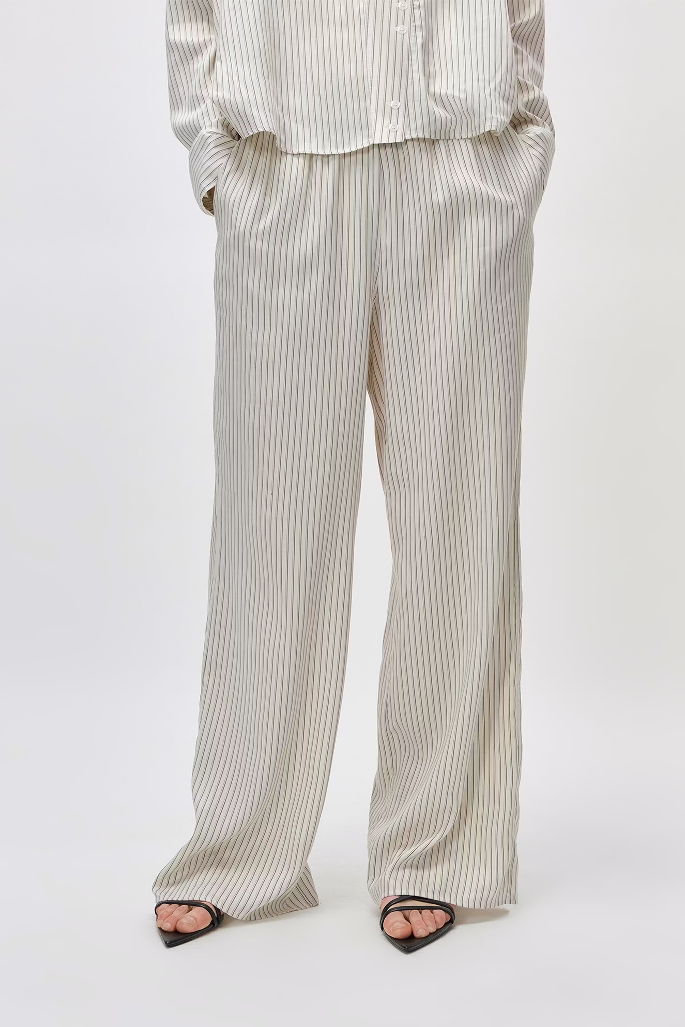 IOPIA Trousers LOCATION FRONT 30600632-MC2167