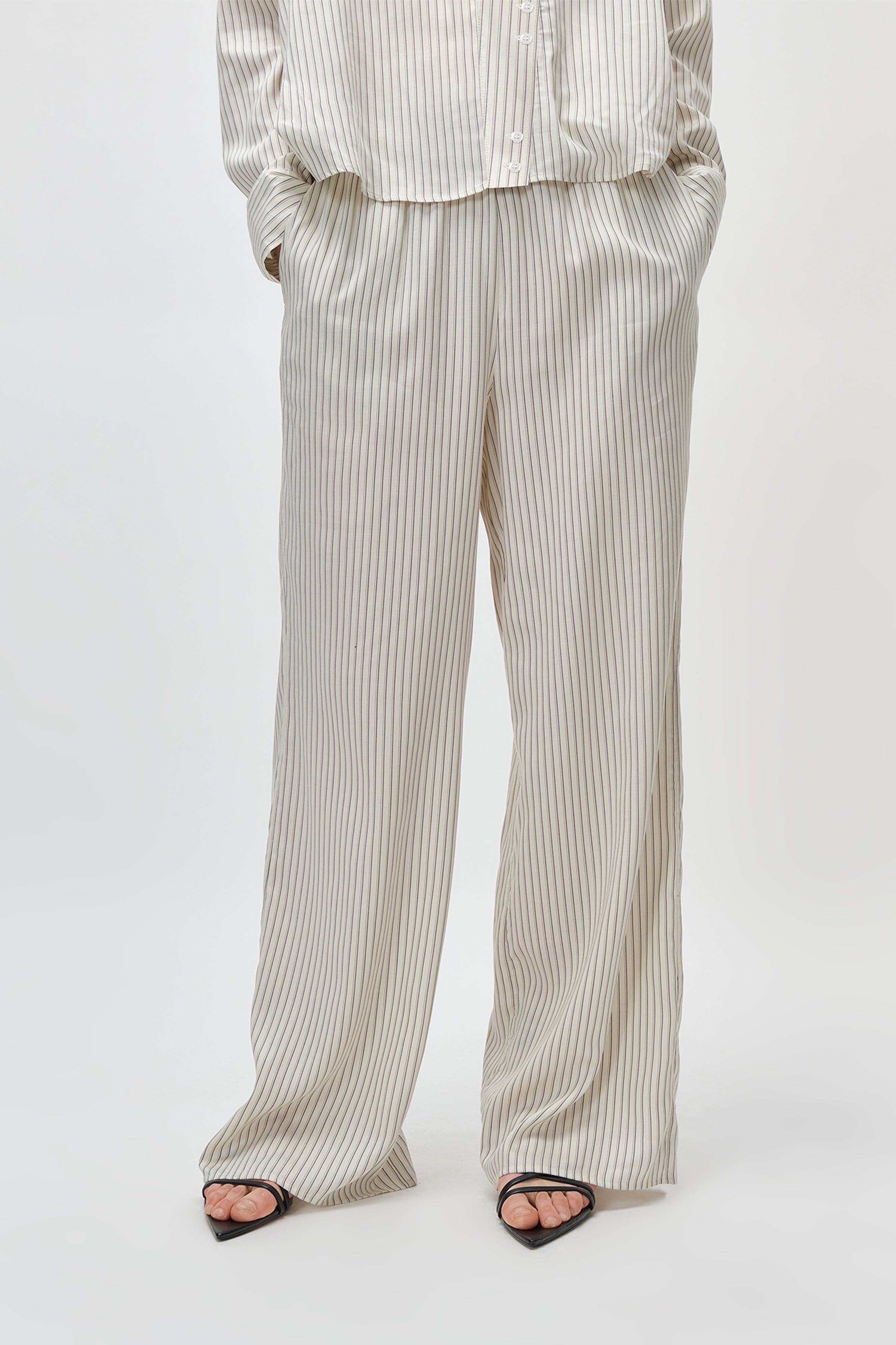 PIA Trousers LOCATION FRONT 30600632-MC2167