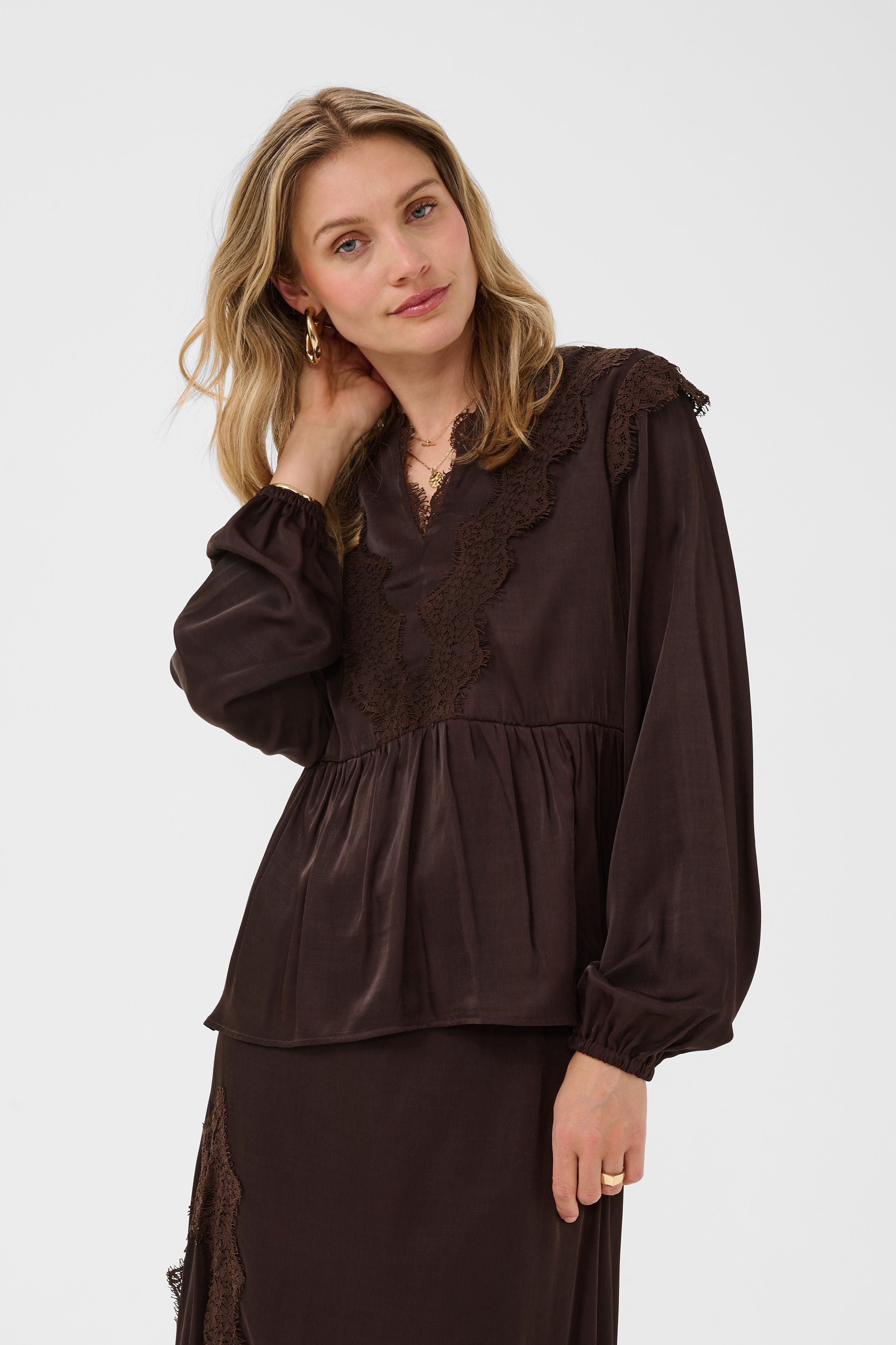 CRConfir Blouse LOOKBOOK FRONT 10615322-191016