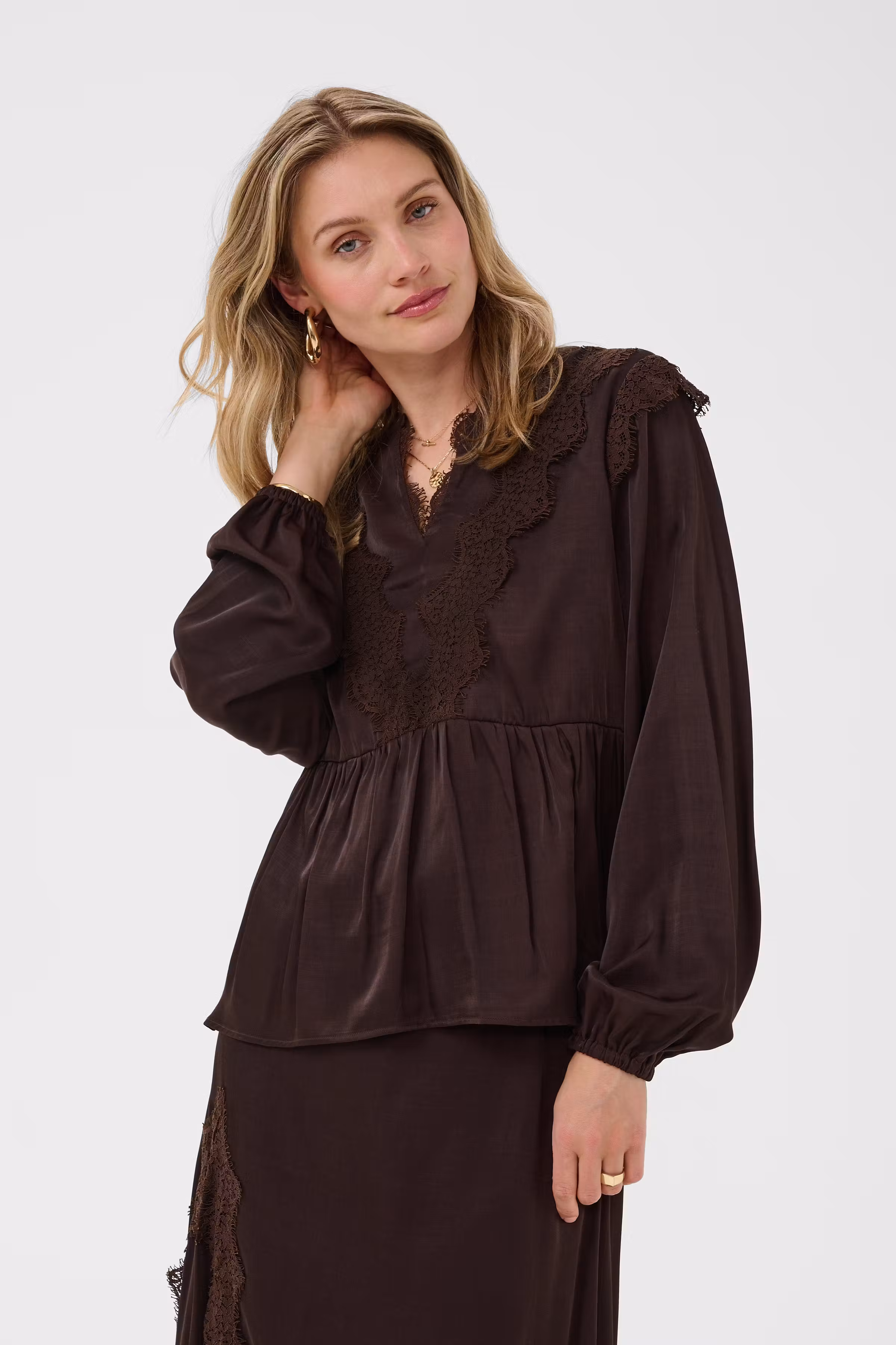 CRConfir Blouse LOOKBOOK FRONT 10615322-191016