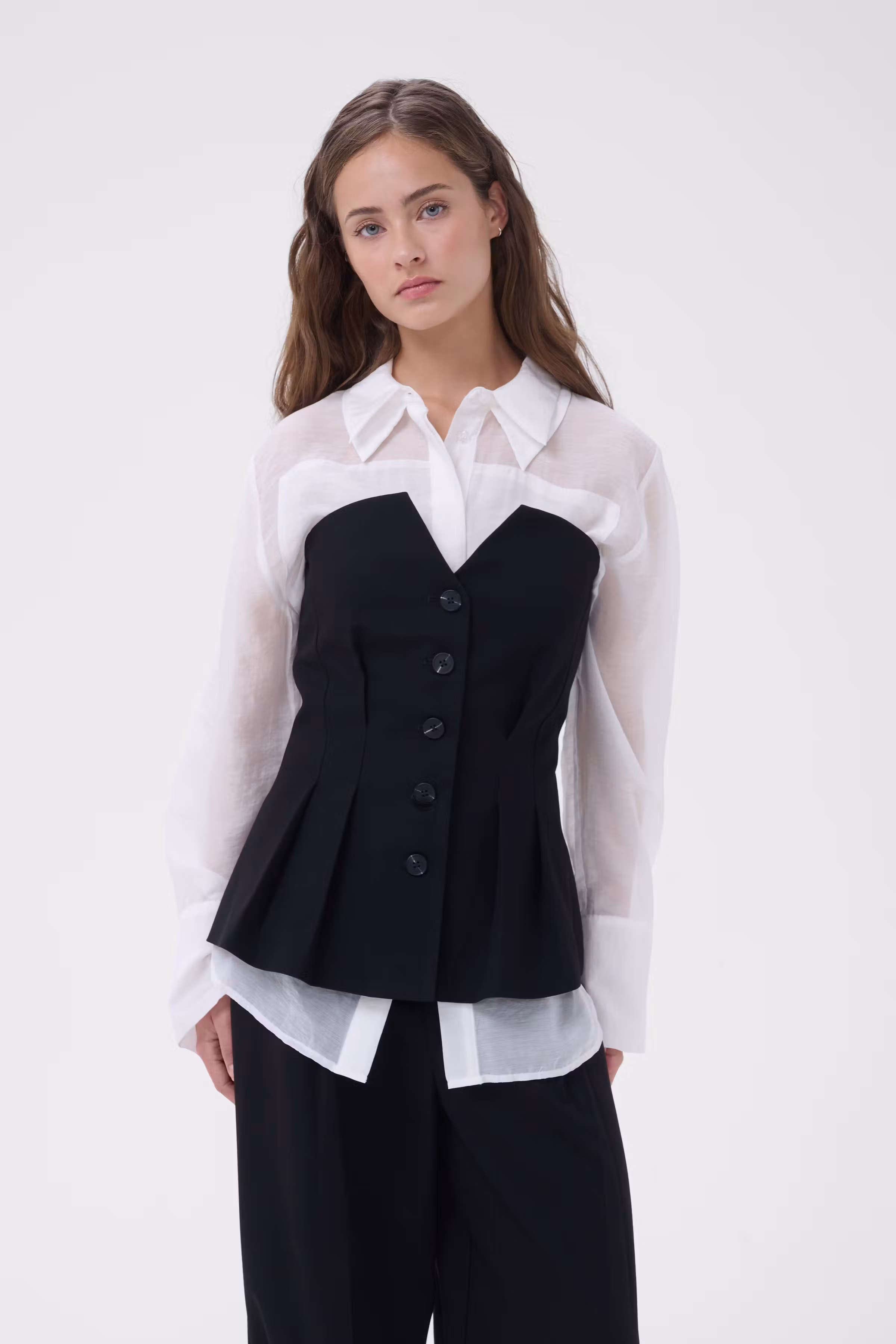 MWEvelina Top LOOKBOOK FRONT 10705748-100031