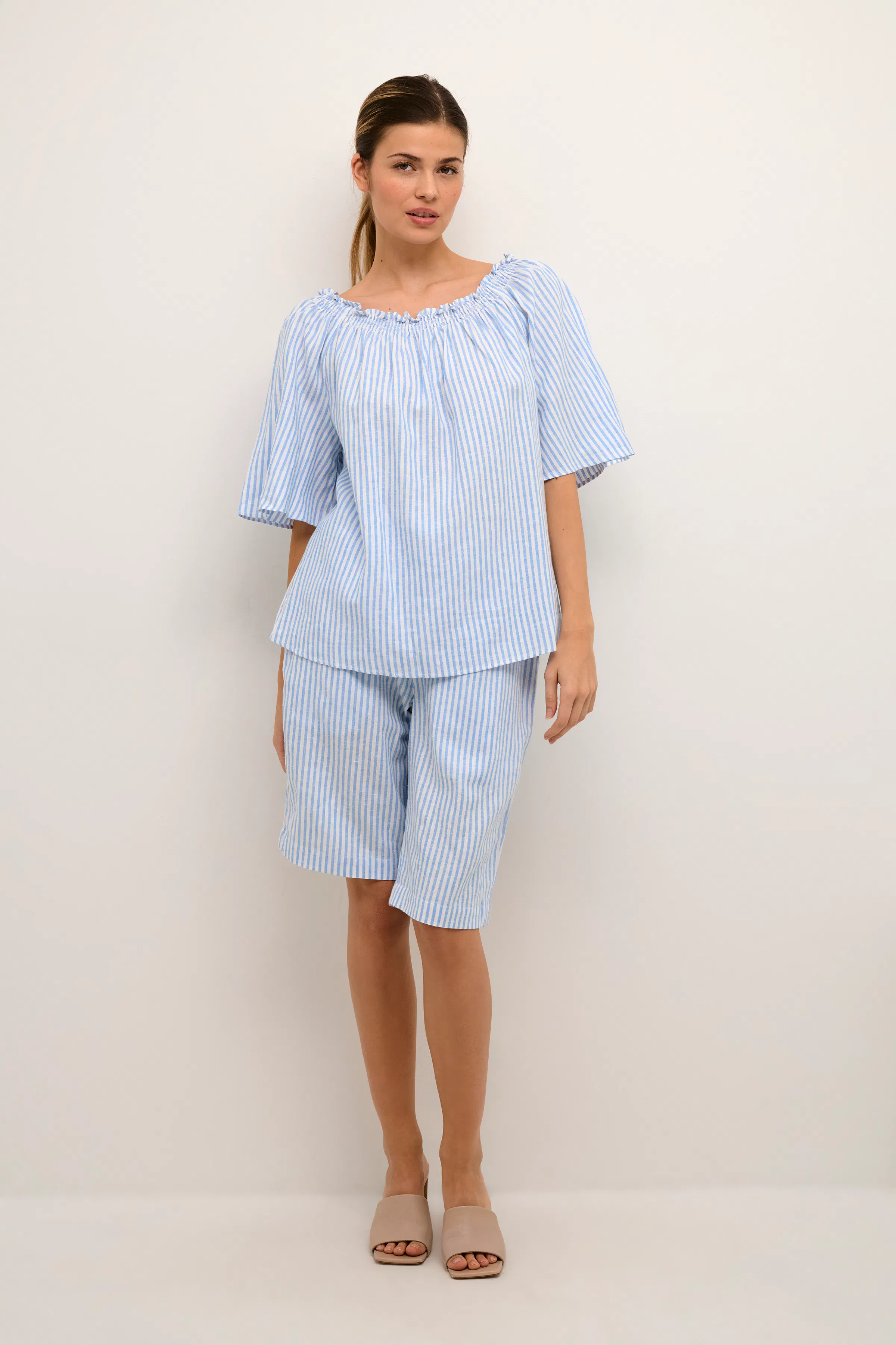 CRVenta Linen Blouse LOOKBOOK FRONT 10609801-104396