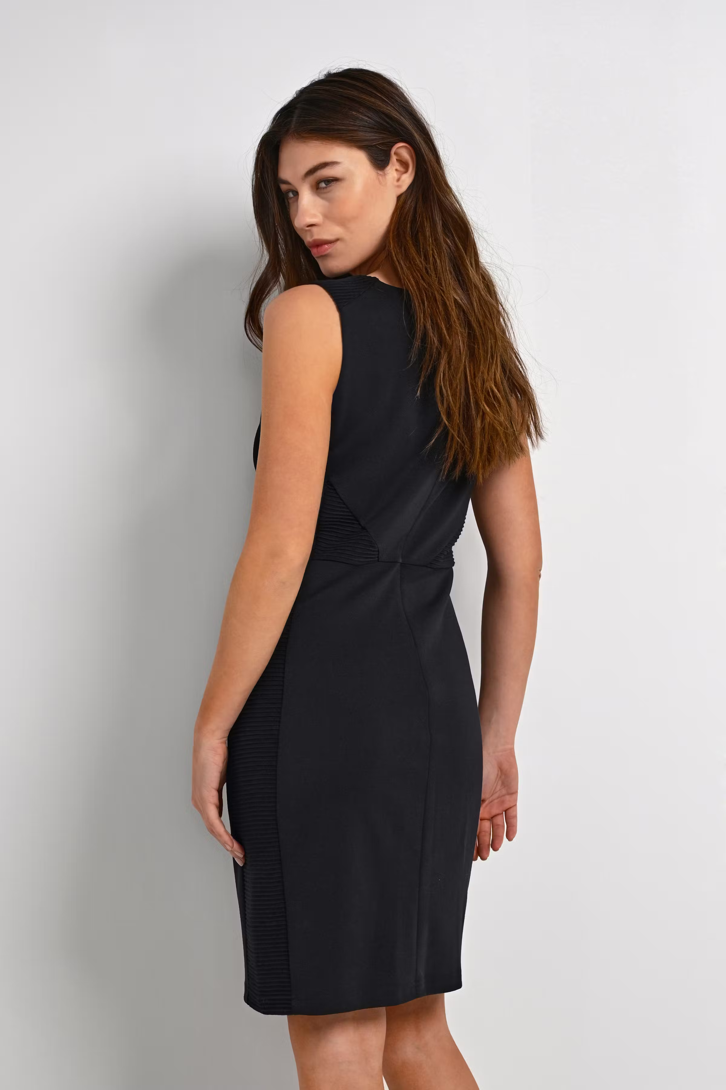 Sara Kleid LOOKBOOK BACK 10500655-50600