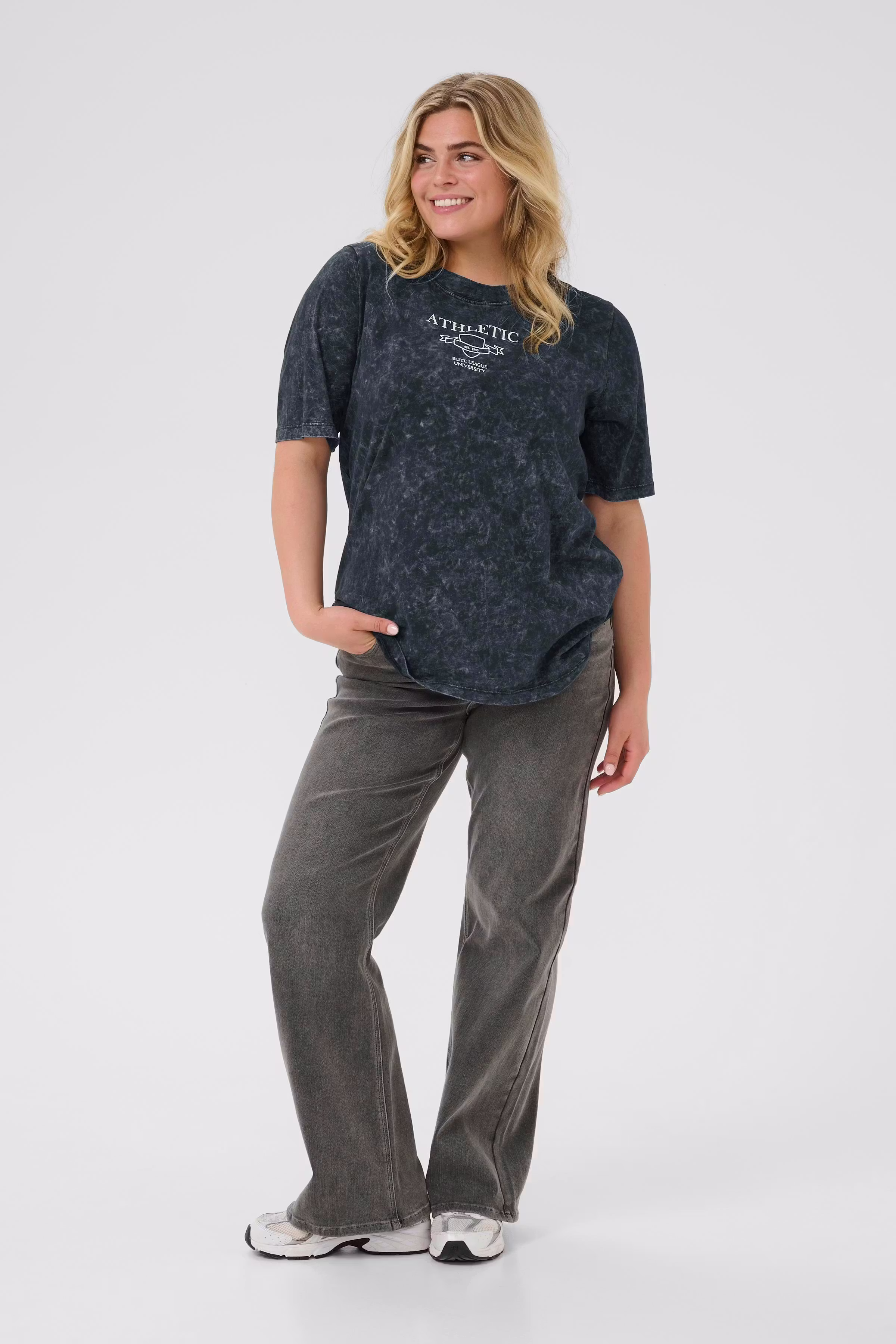 KCtasha T-shirt LOOKBOOK FRONT 10583389-100121