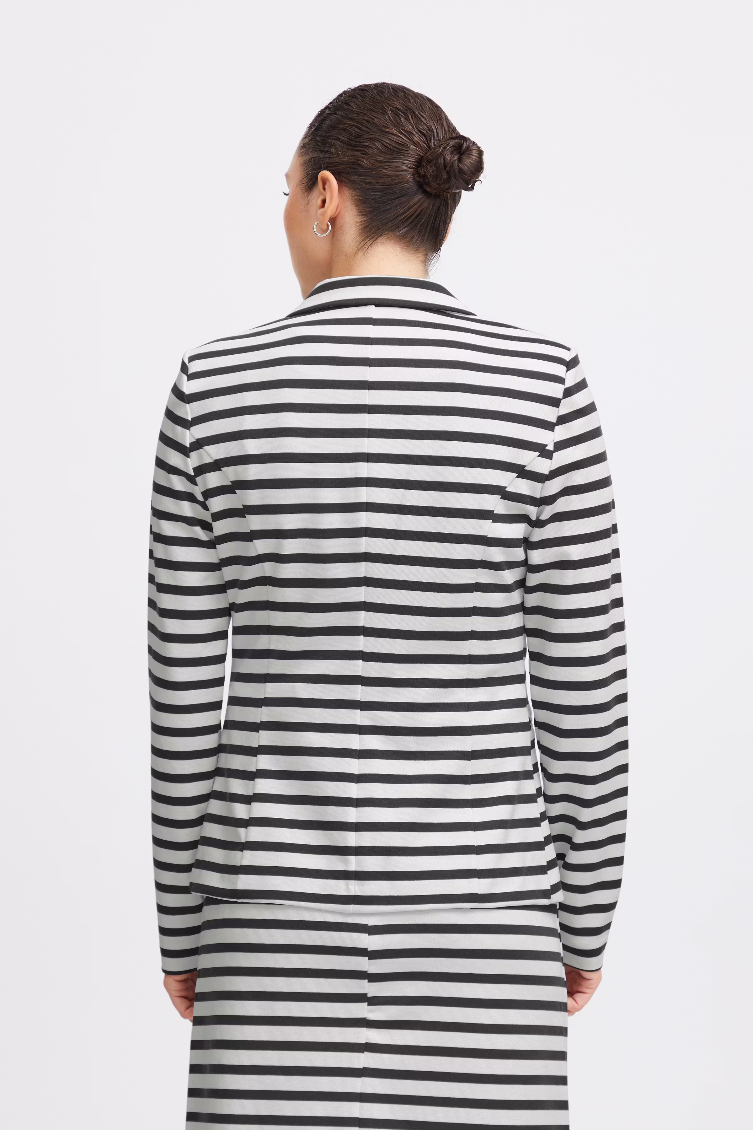 IHKATE Blazer LOOKBOOK BACK 20120503-202756