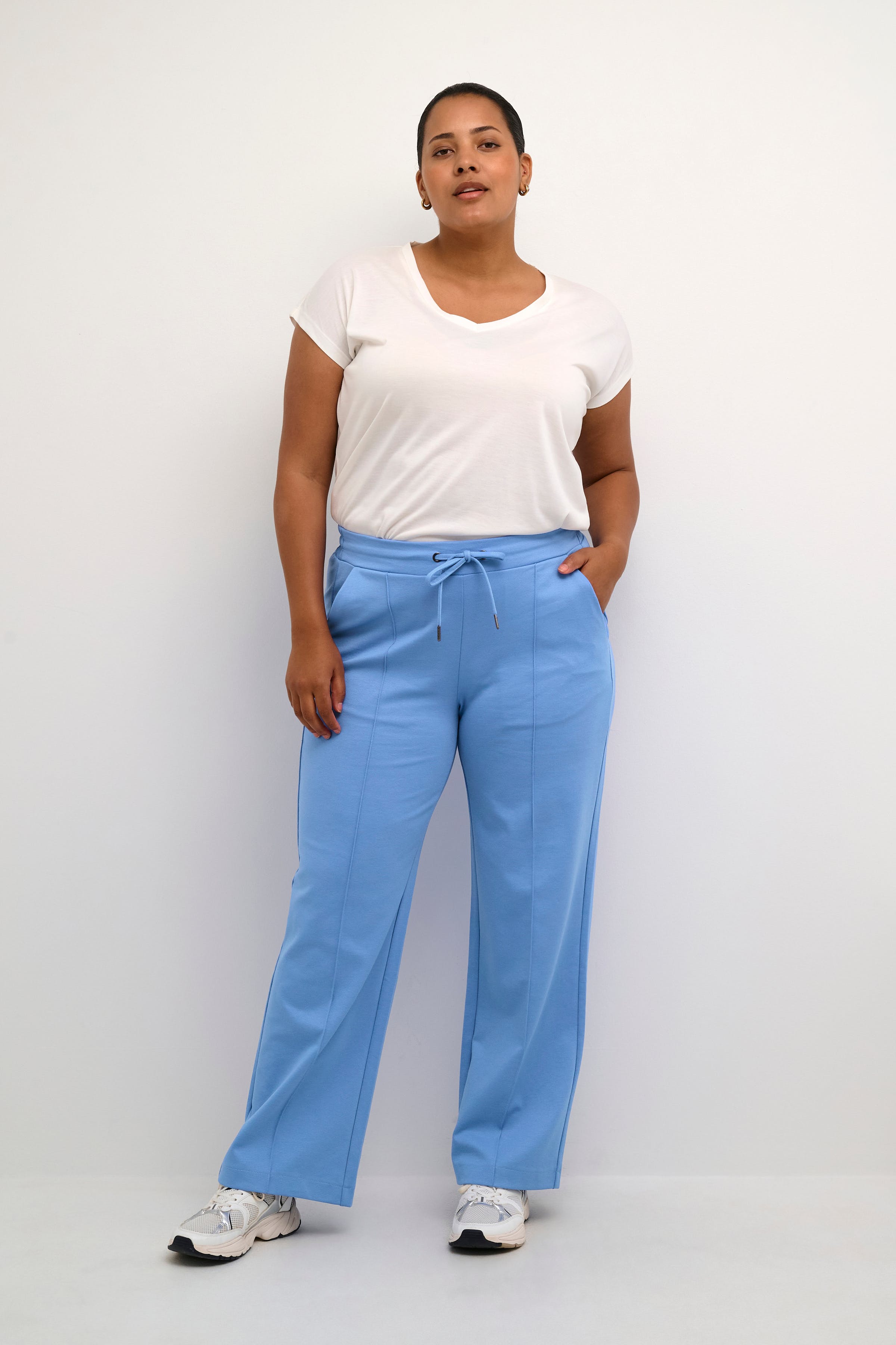 KCjenna Straight Trousers LOOKBOOK FRONT 10582248-174037