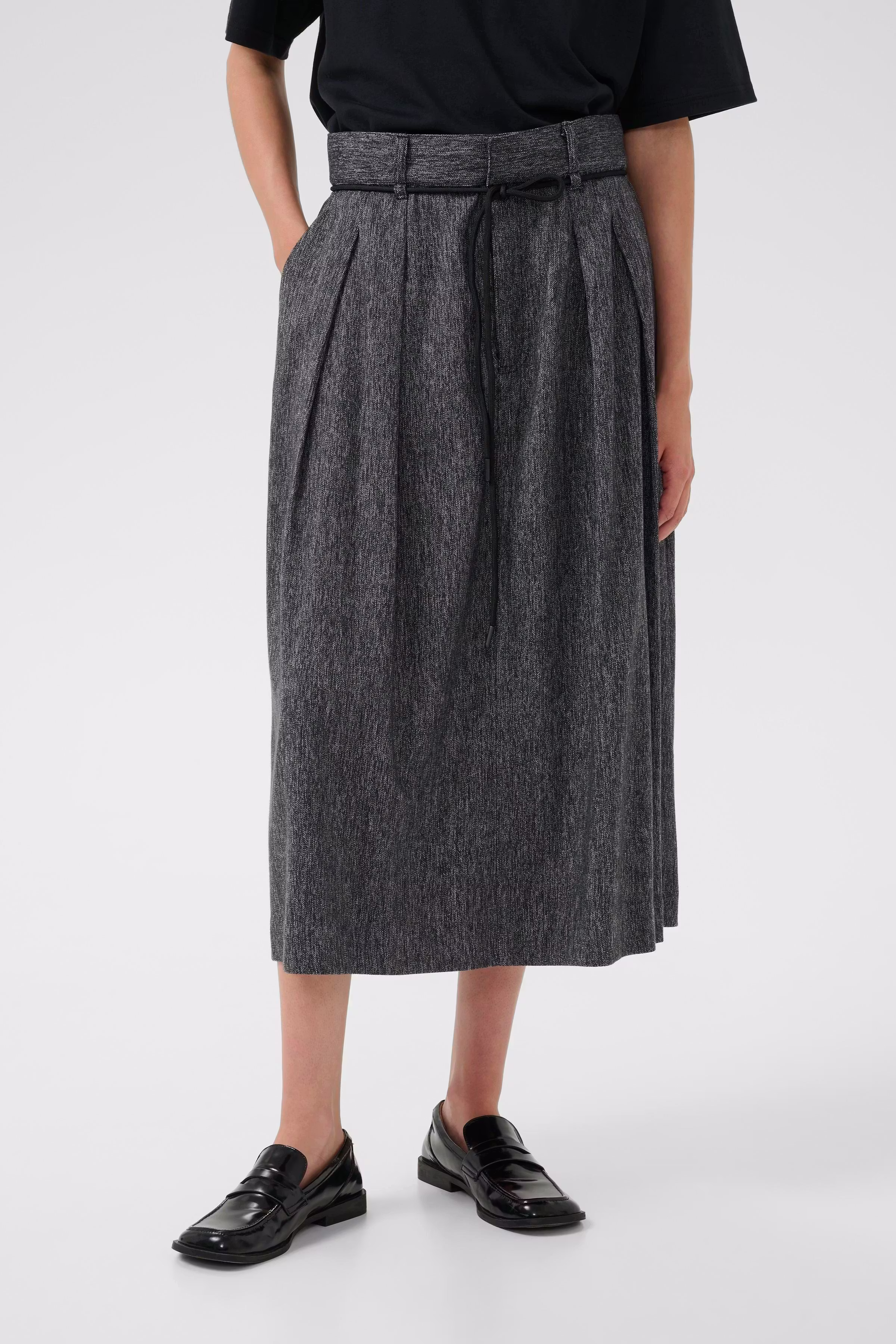 KBBlair Skirt LOOKBOOK FRONT 10105599-194008
