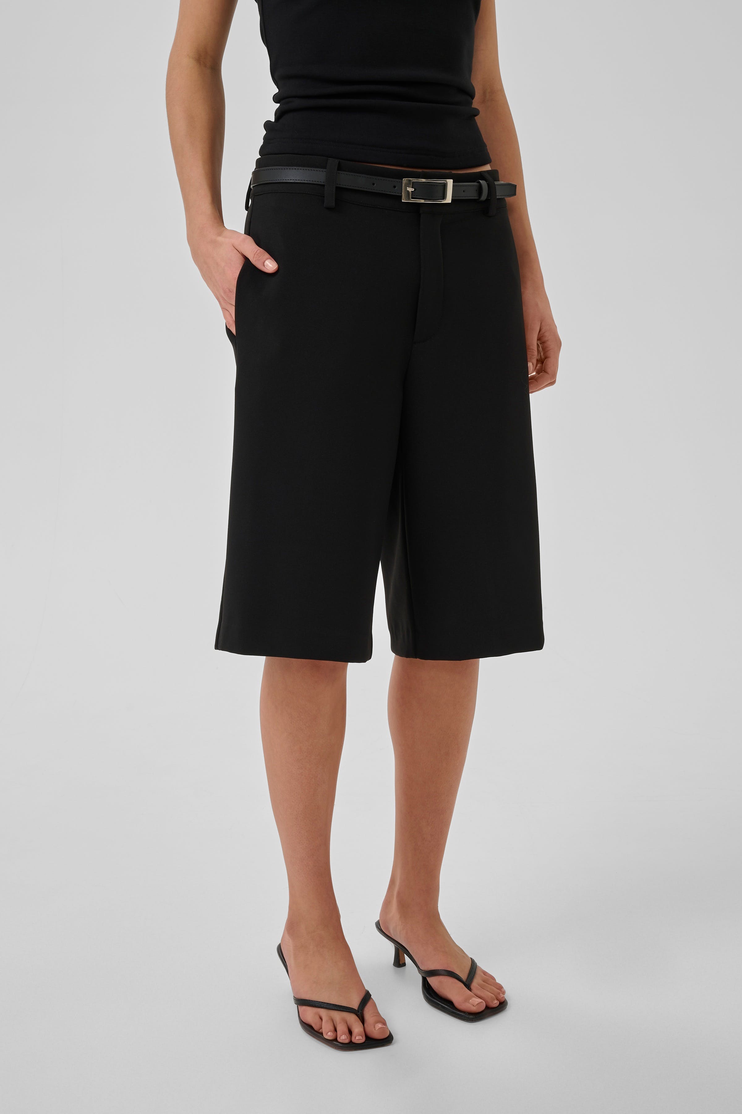 YolaMW Bermuda Shorts LOOKBOOK FRONT 10705145-100031