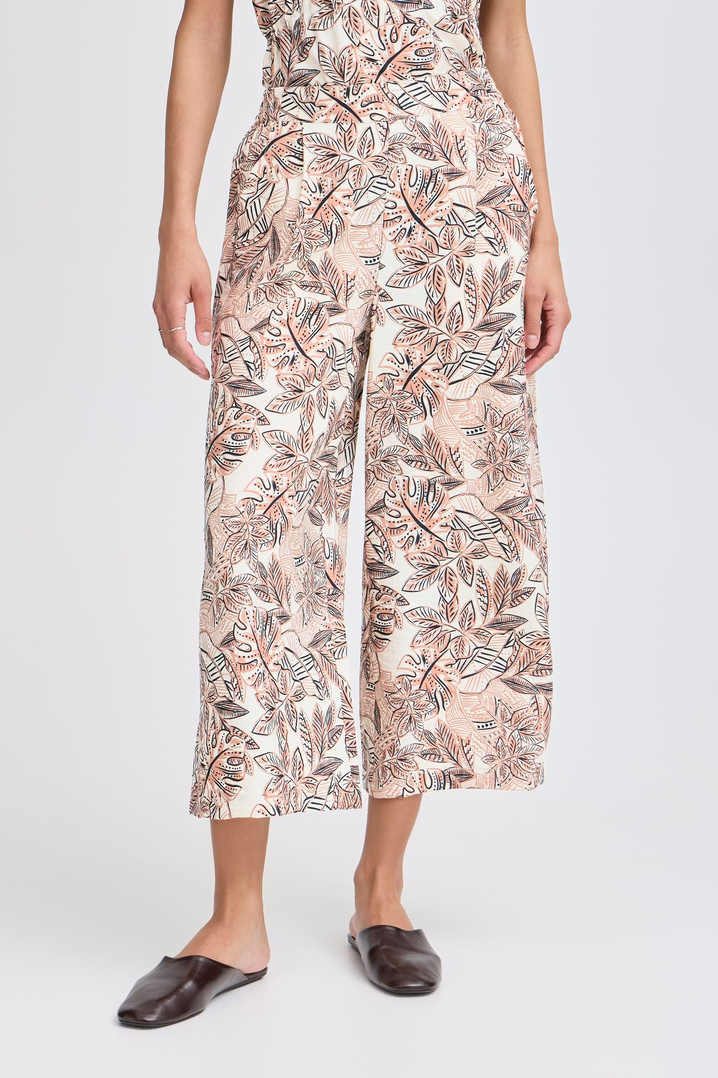 BYIBANO Trousers LOOKBOOK FRONT 20816802-204736