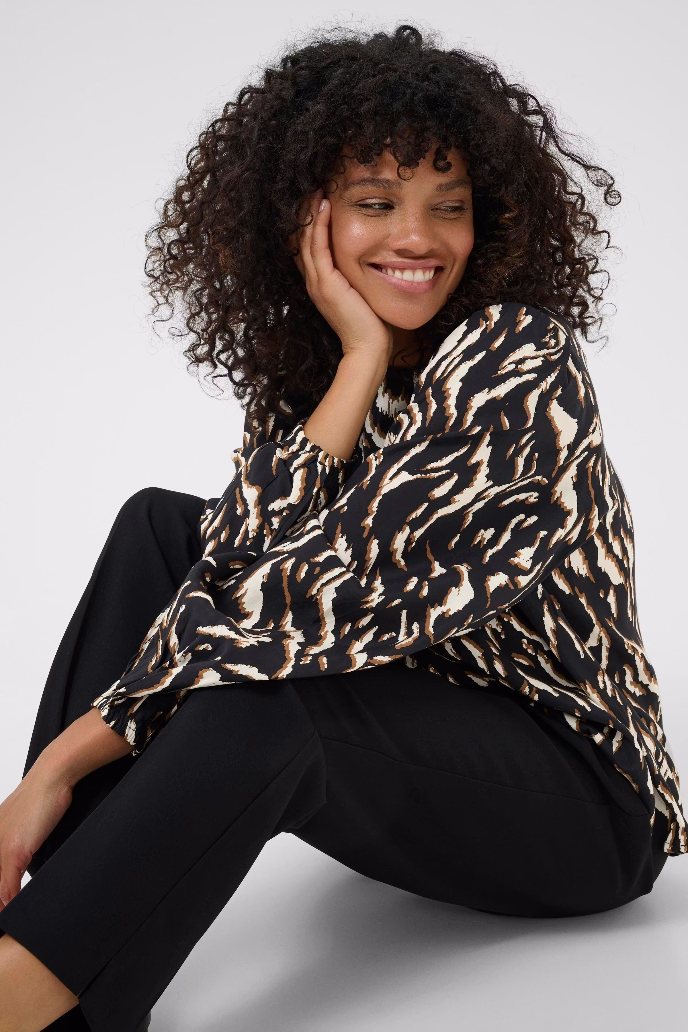 KAmille Blouse LOOKBOOK DETAIL 10510519-108271