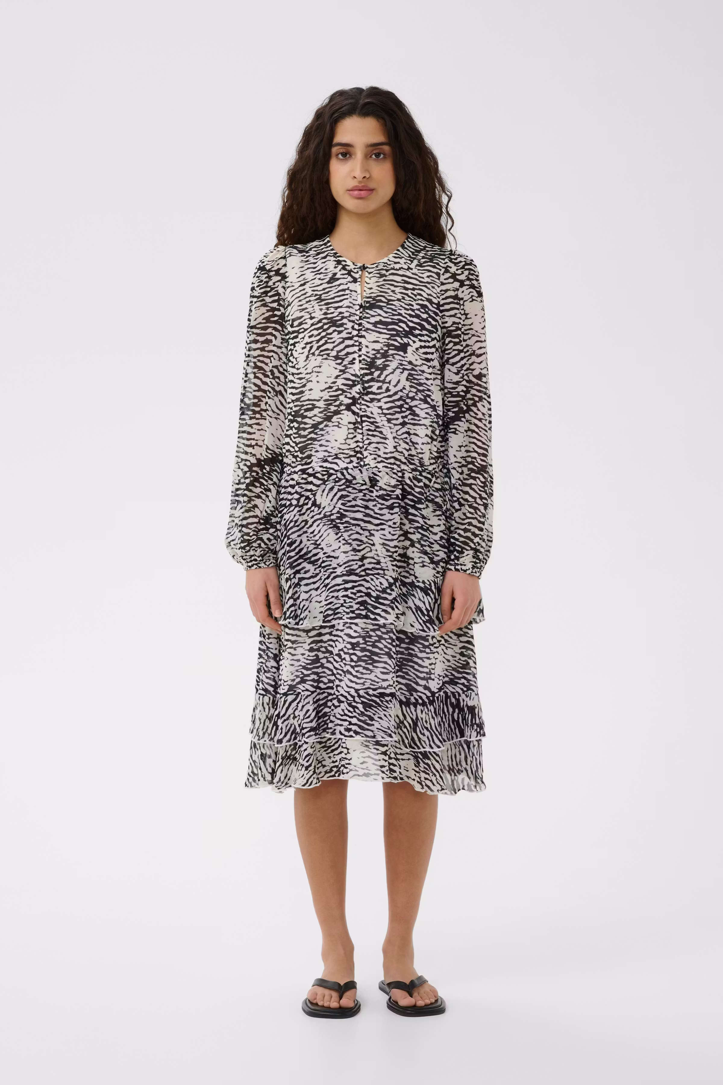 LYONIW Short Dress LOOKBOOK FRONT 30112347-900006528