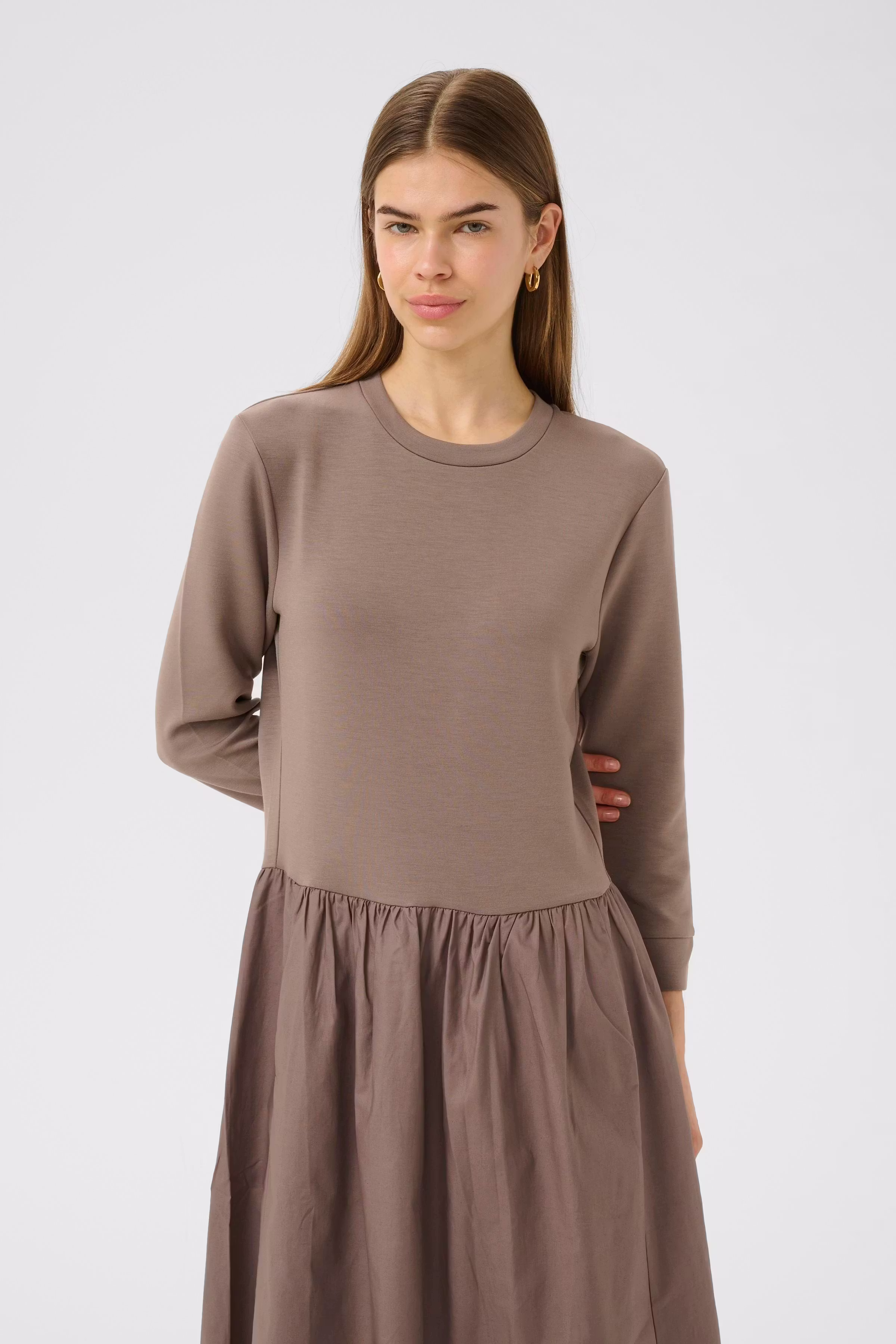 MiraIW Kjole LOOKBOOK FRONT 30110507-181304