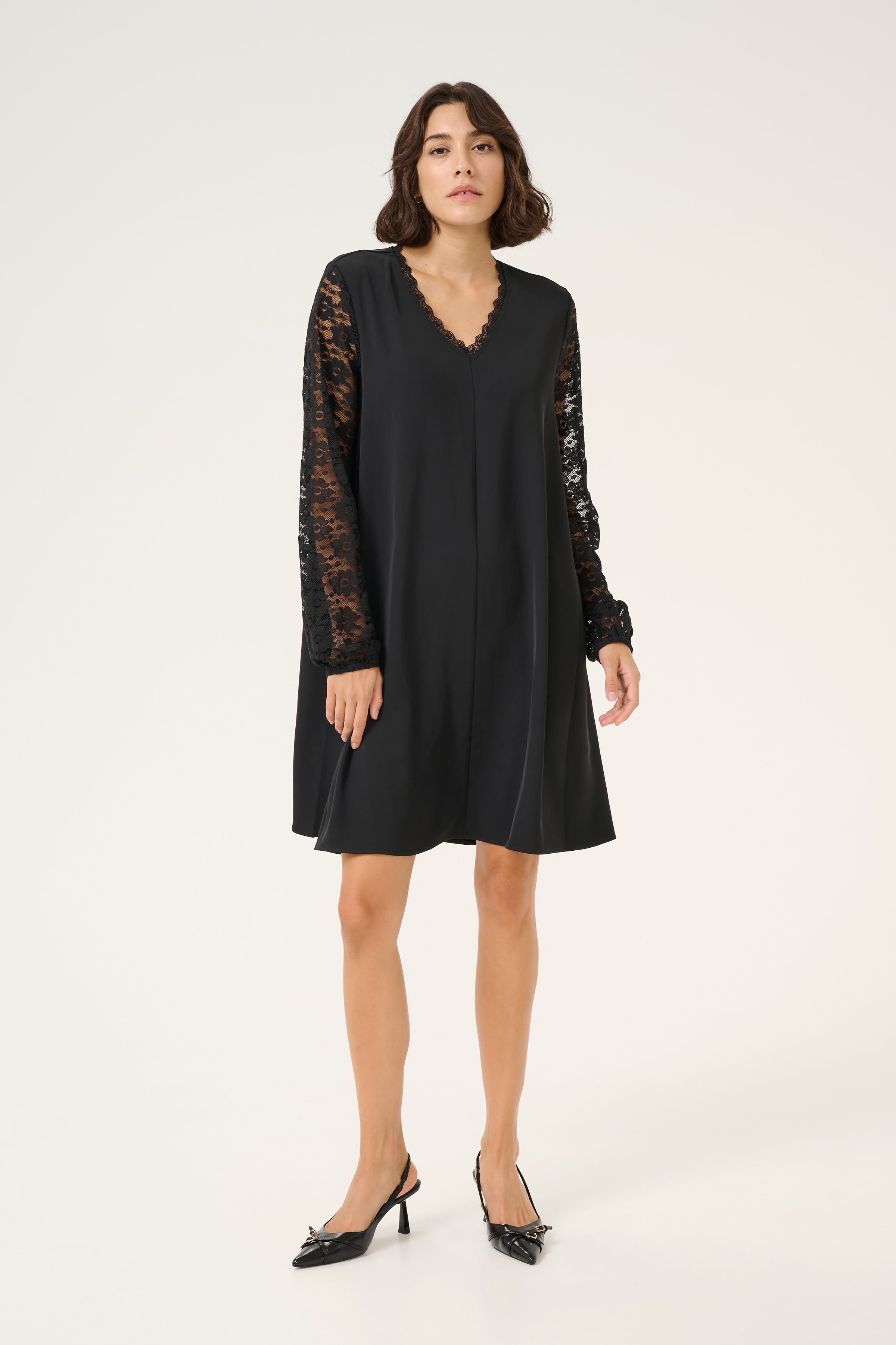 KAmille Spetsklänning LOOKBOOK FRONT 10509803-100121