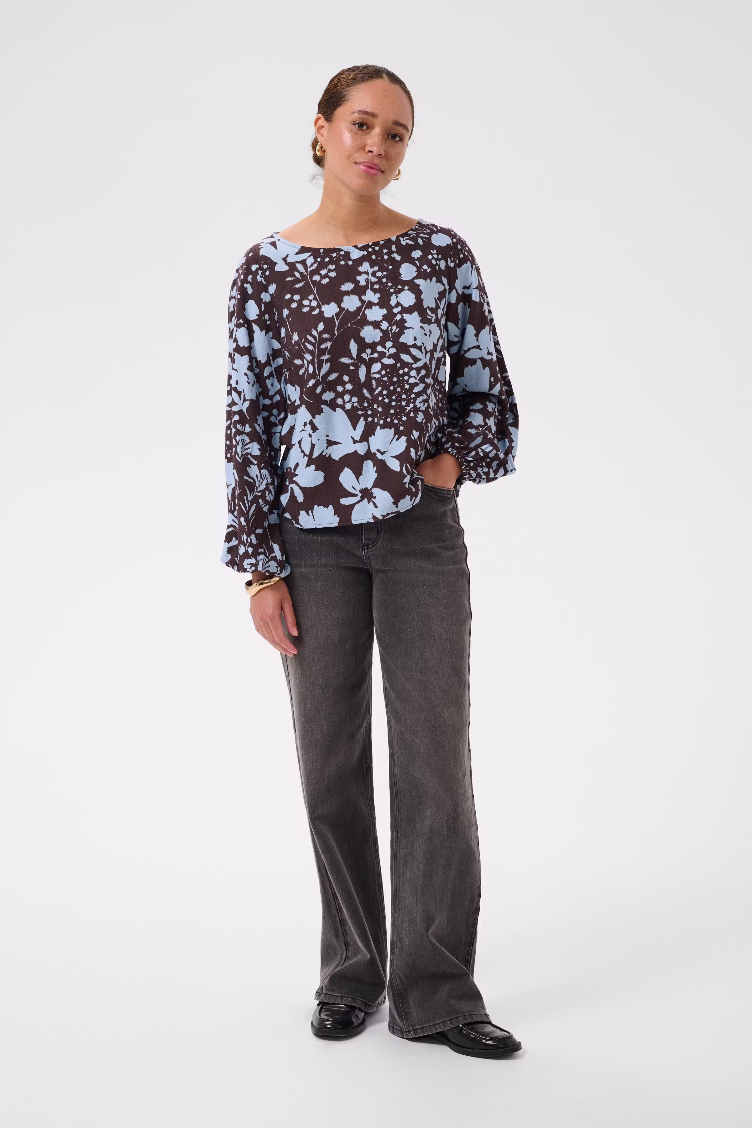 KAnadira Blouse LOOKBOOK FRONT 10511761-109448
