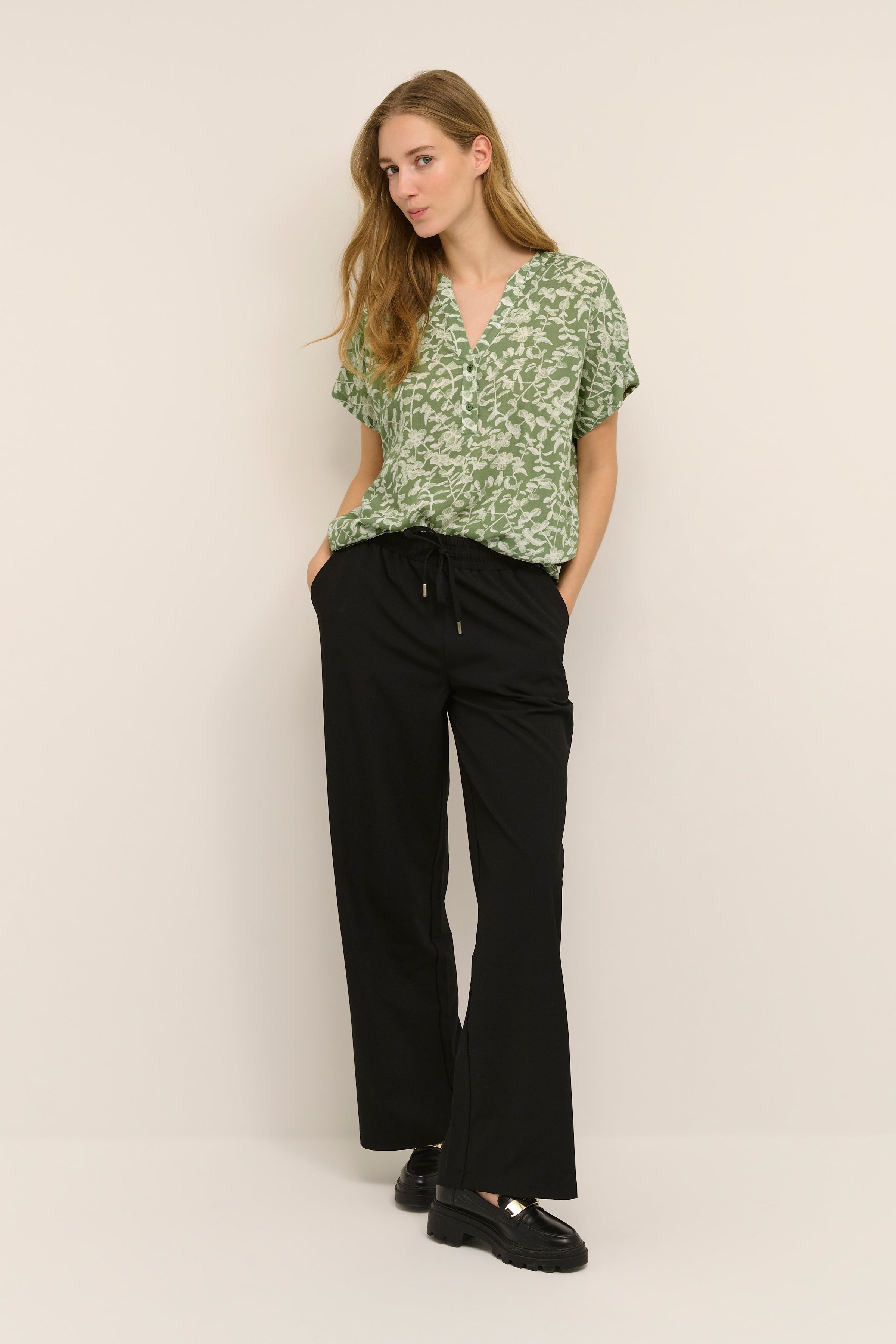 KAursula Bluse LOOKBOOK FRONT 10552084-103670