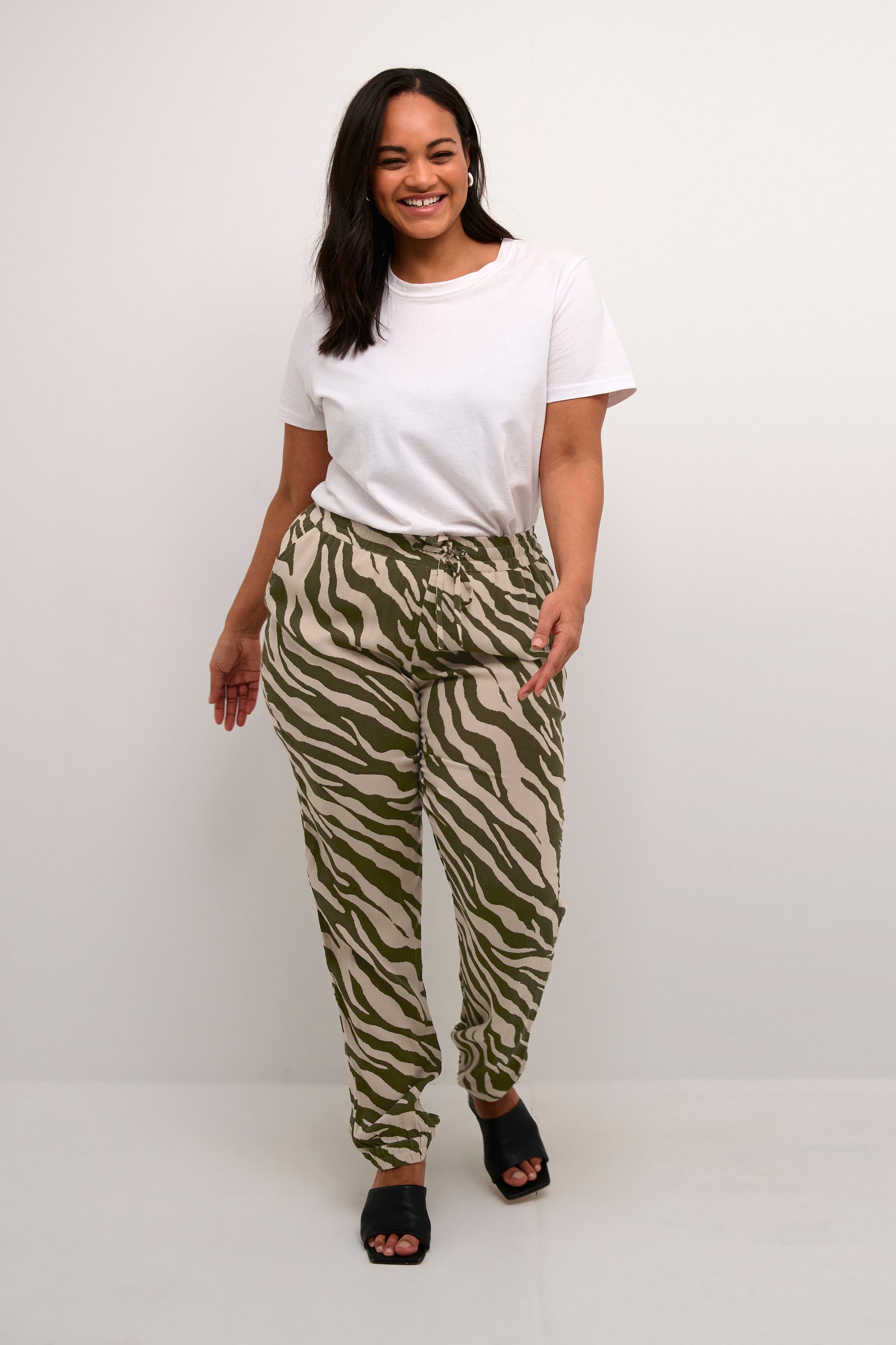 KCmarca Trousers LOOKBOOK FRONT 10581681-106060