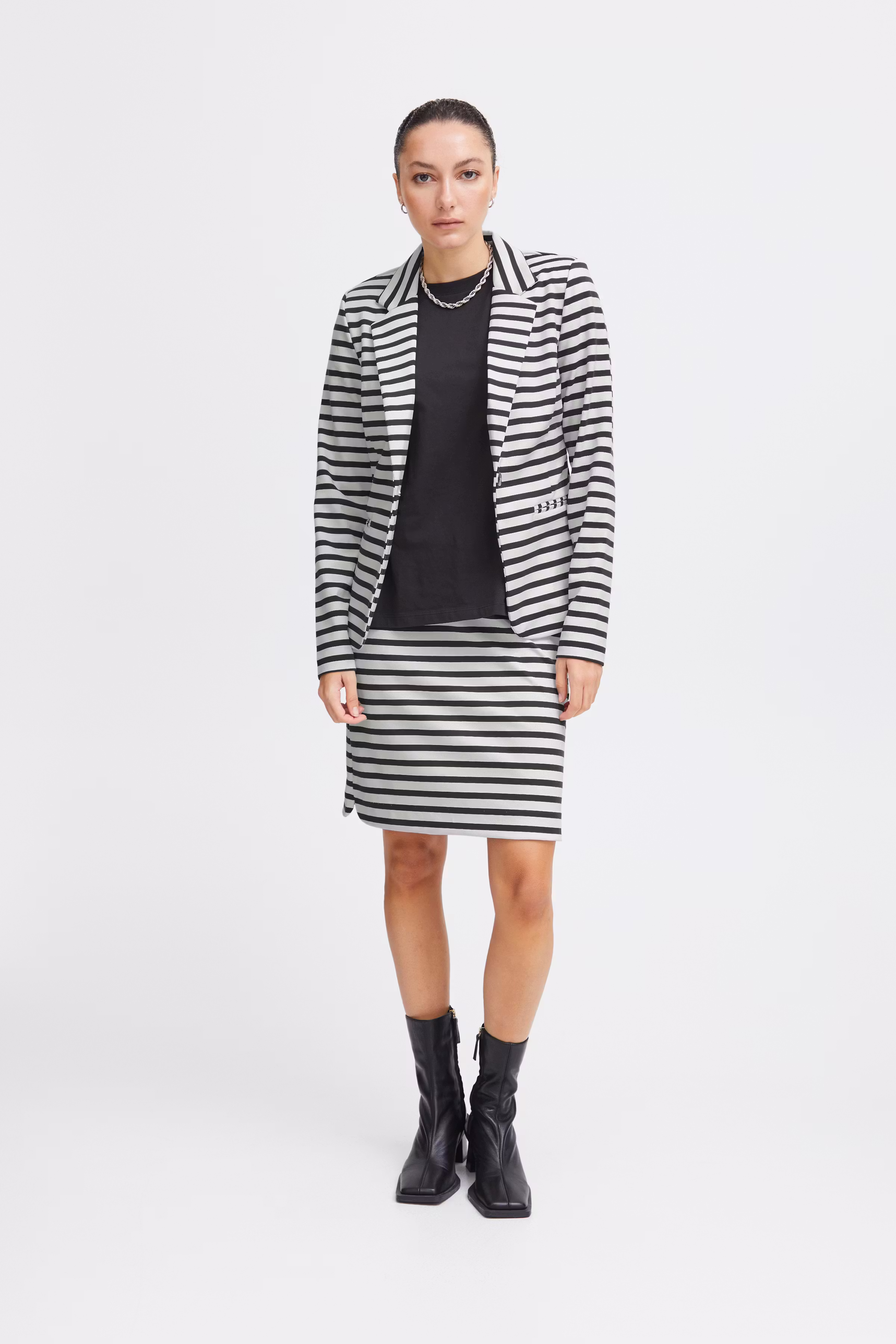 IHKATE Blazer LOOKBOOK FRONT 20120503-202756