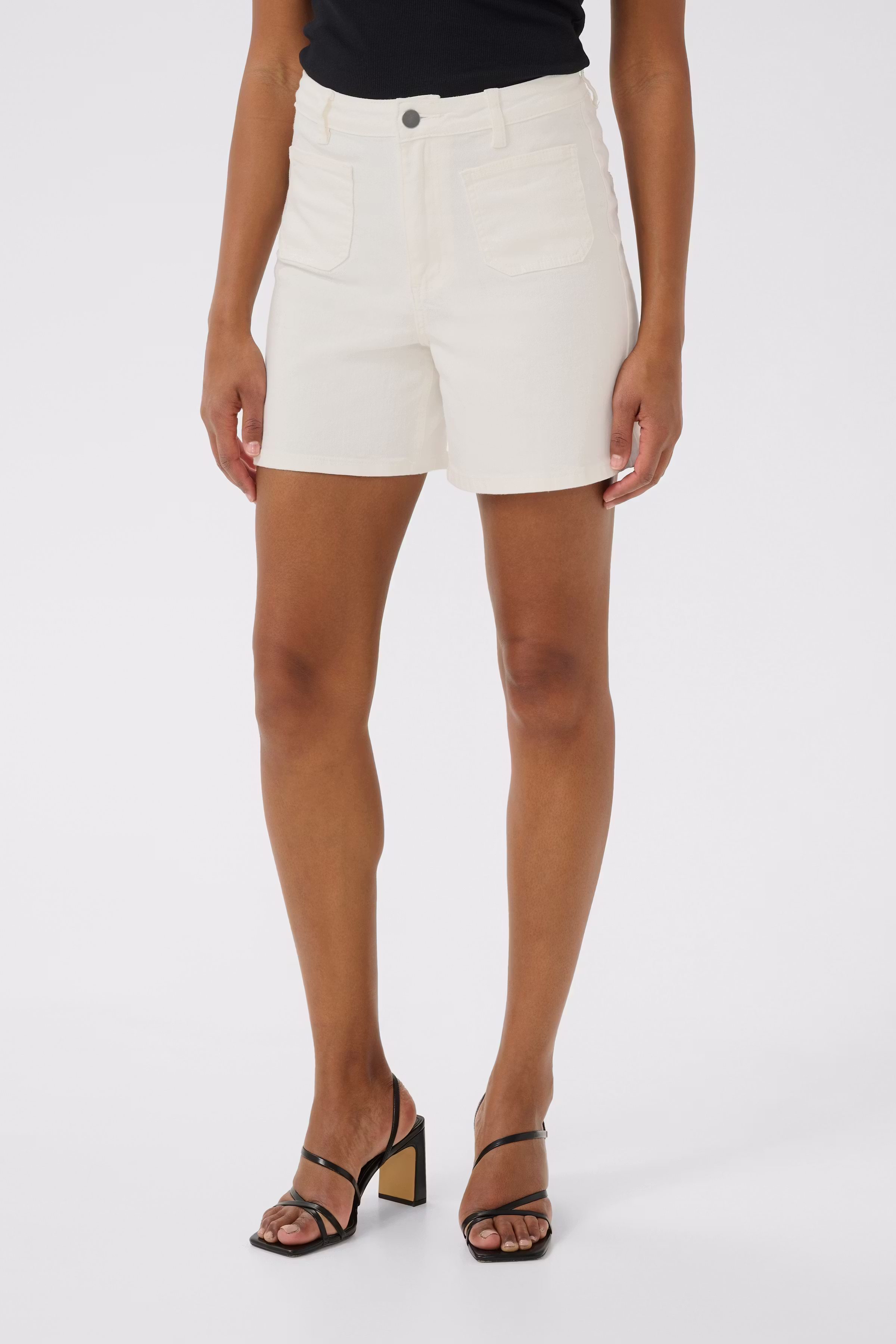 KAkarla Shorts LOOKBOOK FRONT 10552465-110602