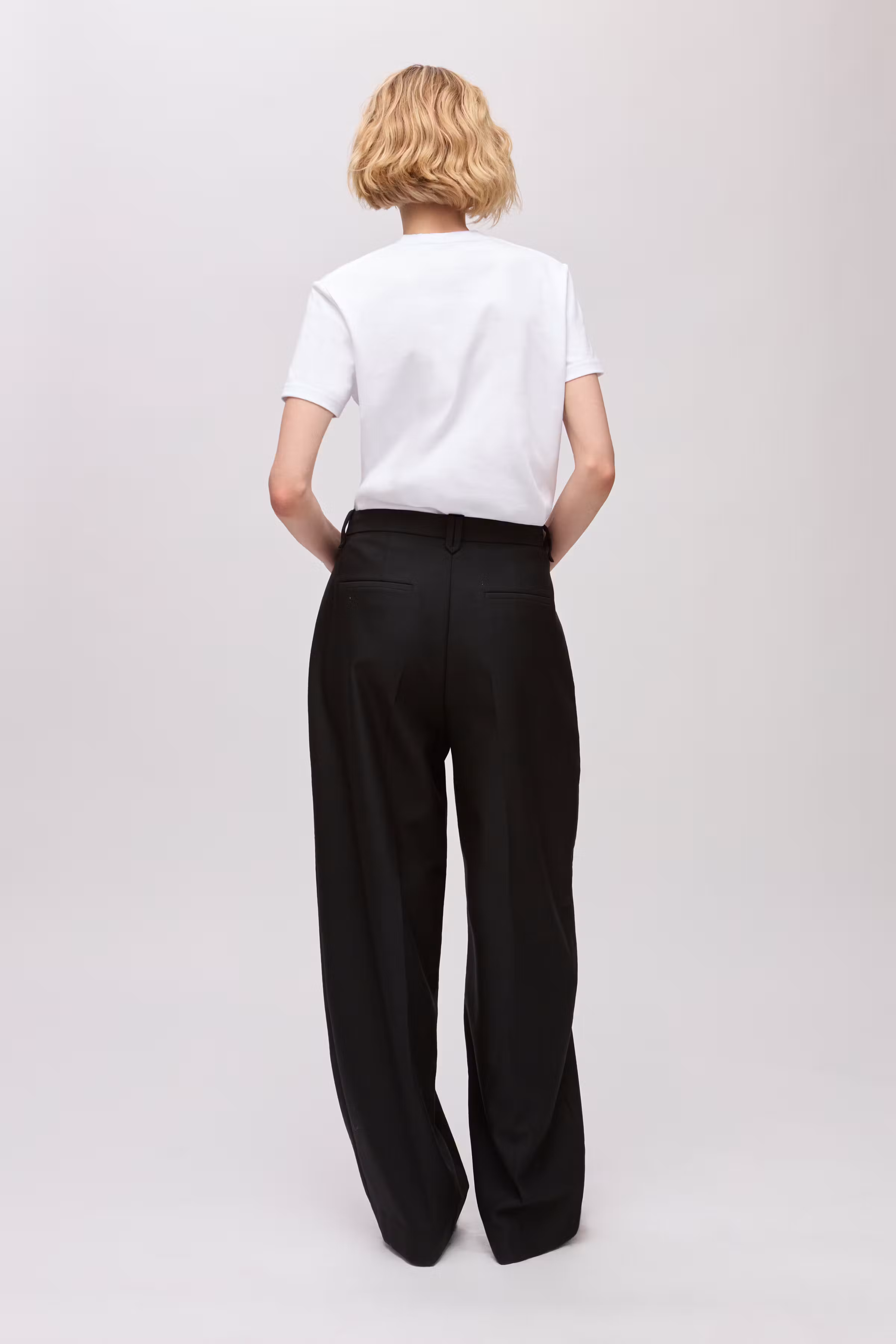 IOPinta Trousers LOOKBOOK BACK 30600133-BK999