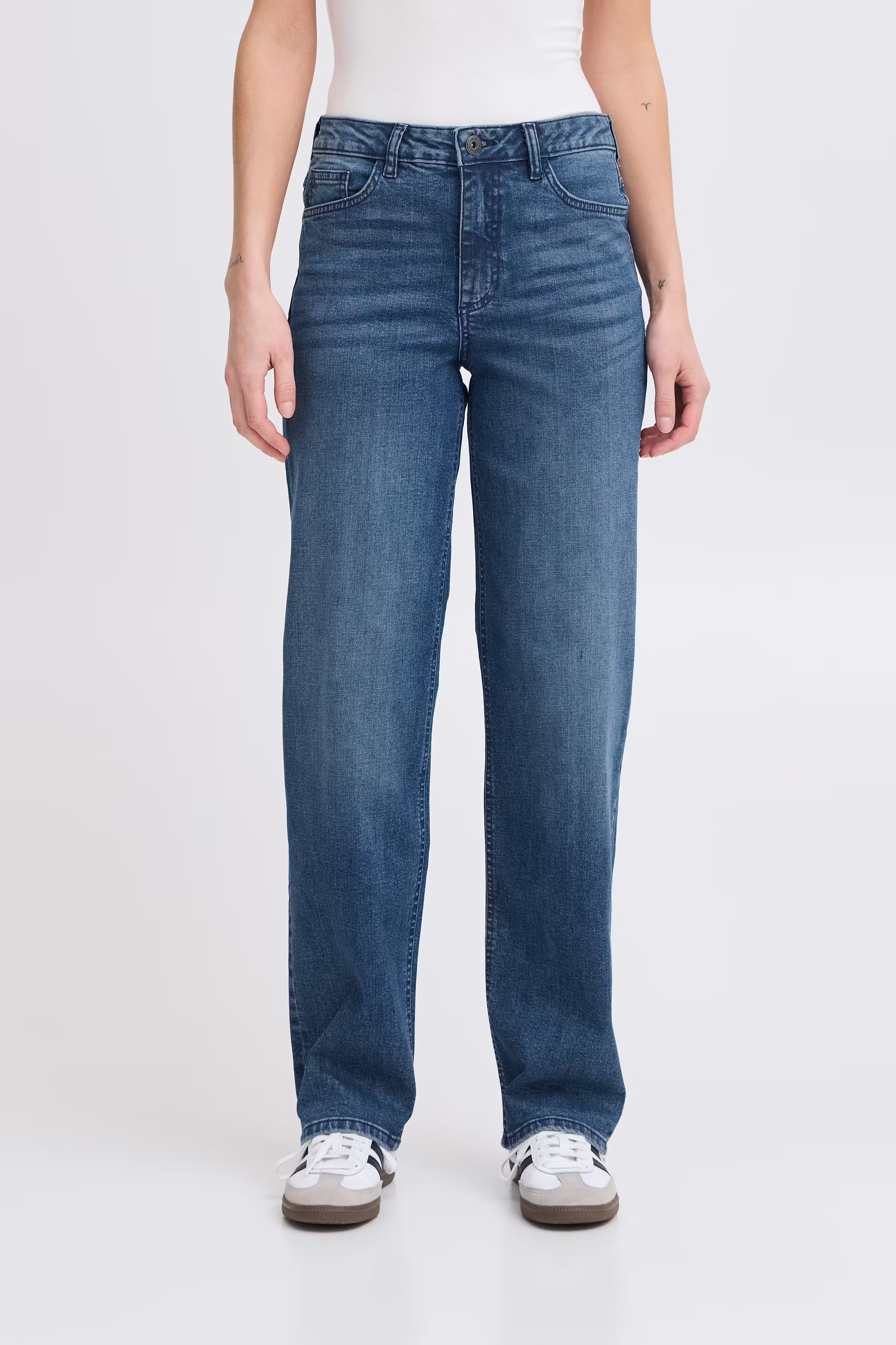 IHTWIGGY STRAIGHT Jeans LOOKBOOK FRONT 20119128-19037