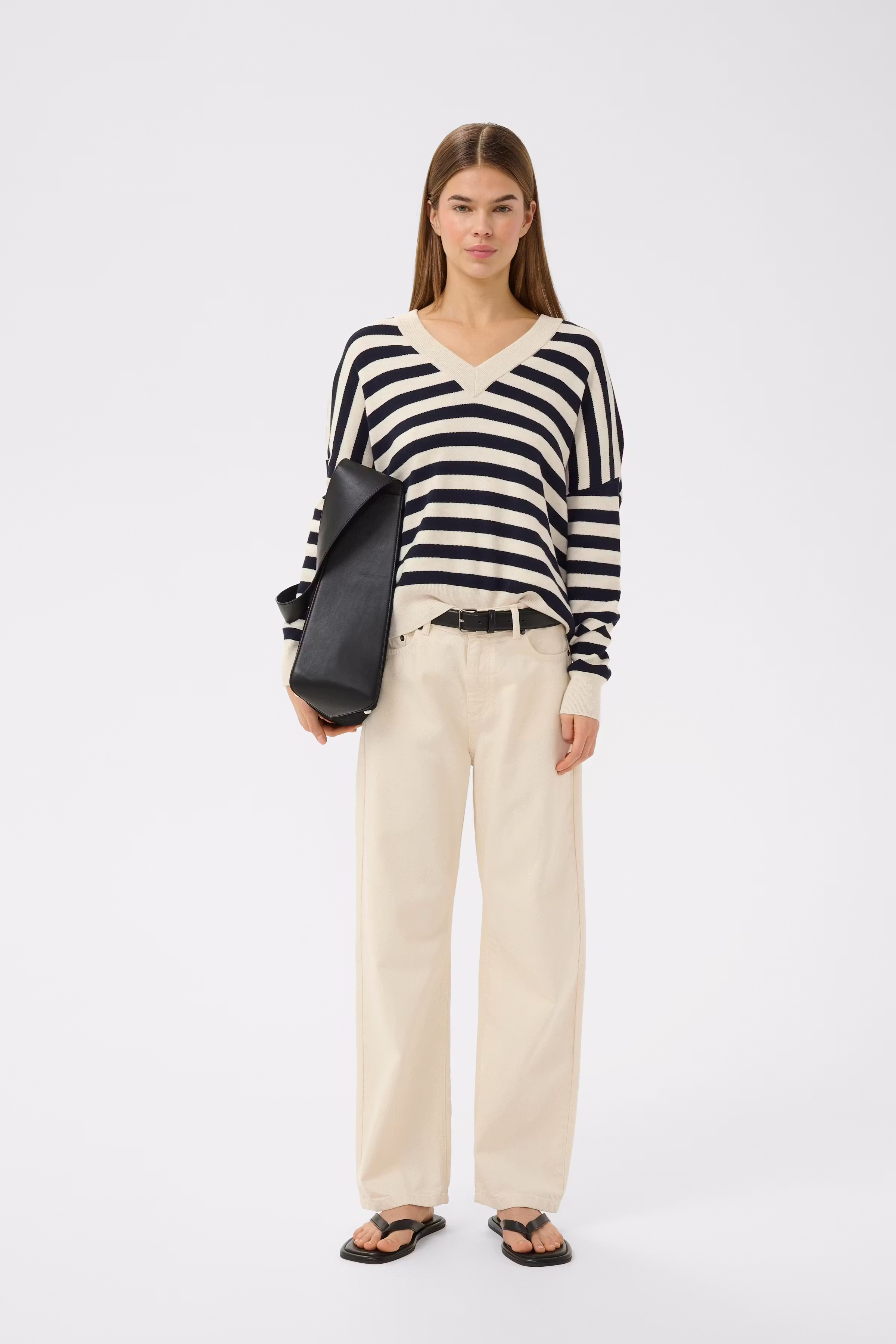 FosterIW V-neck Pullover LOOKBOOK FRONT 30106899-900006896