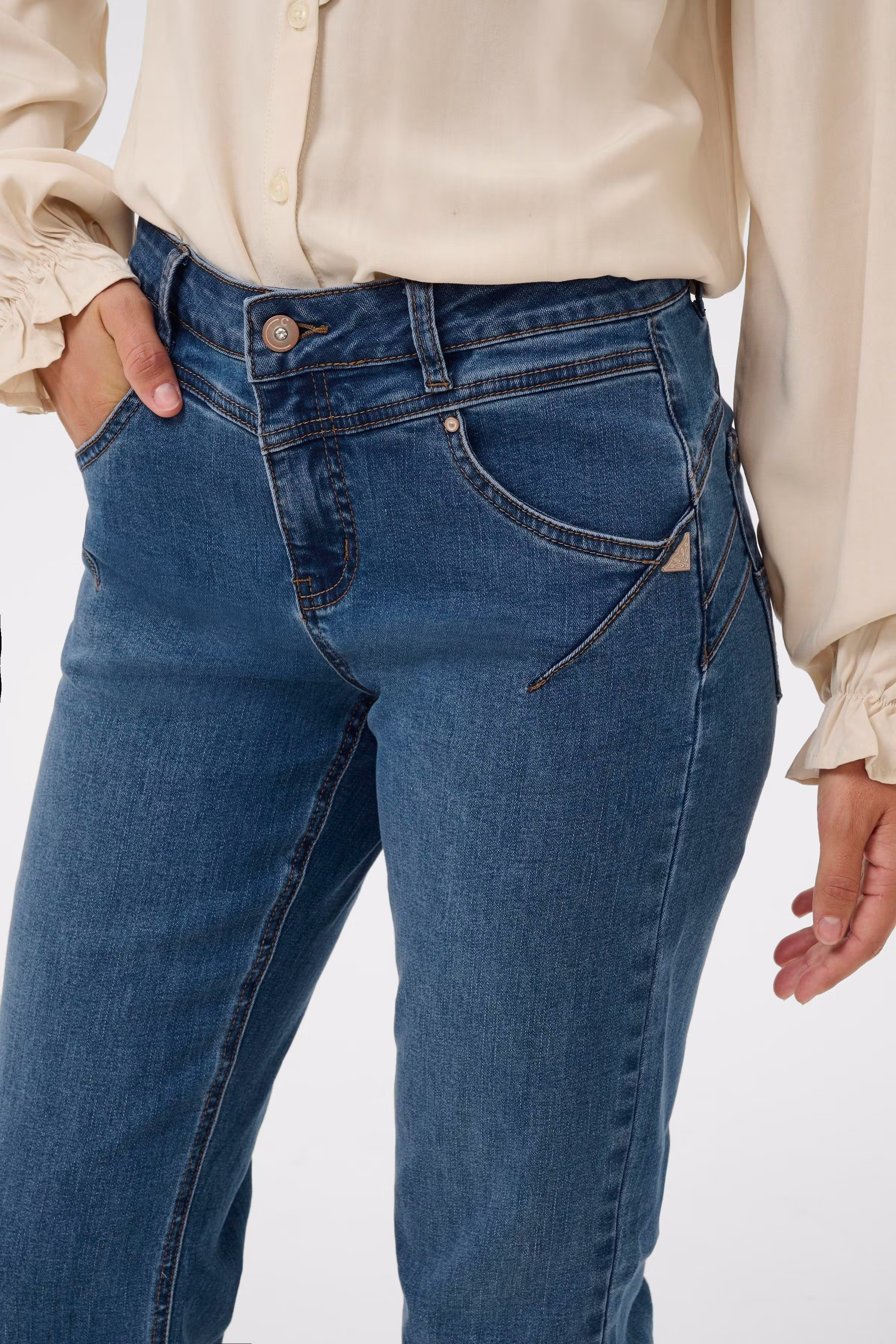 CRAmalie Jeans LOOKBOOK DETAIL 10612861-106422