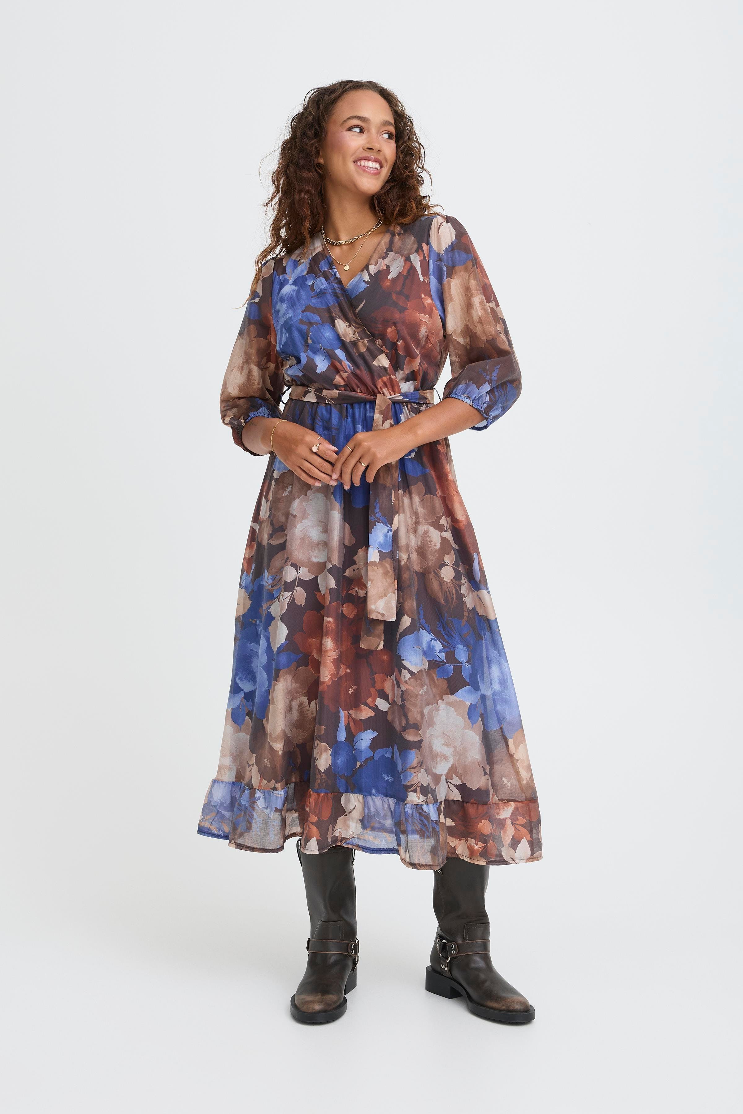 SBLEYIA Kjole LOOKBOOK FRONT 22101080-191109