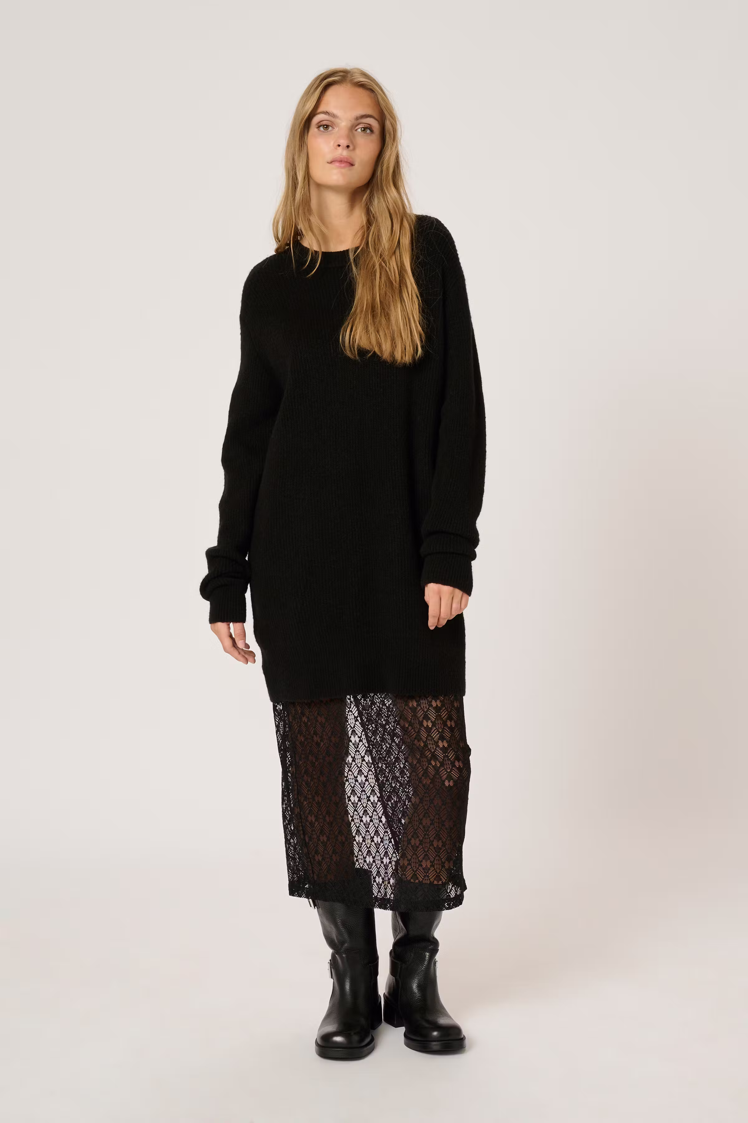 LunaMW Oversize Langer Pullover LOOKBOOK FRONT 10704956-100031