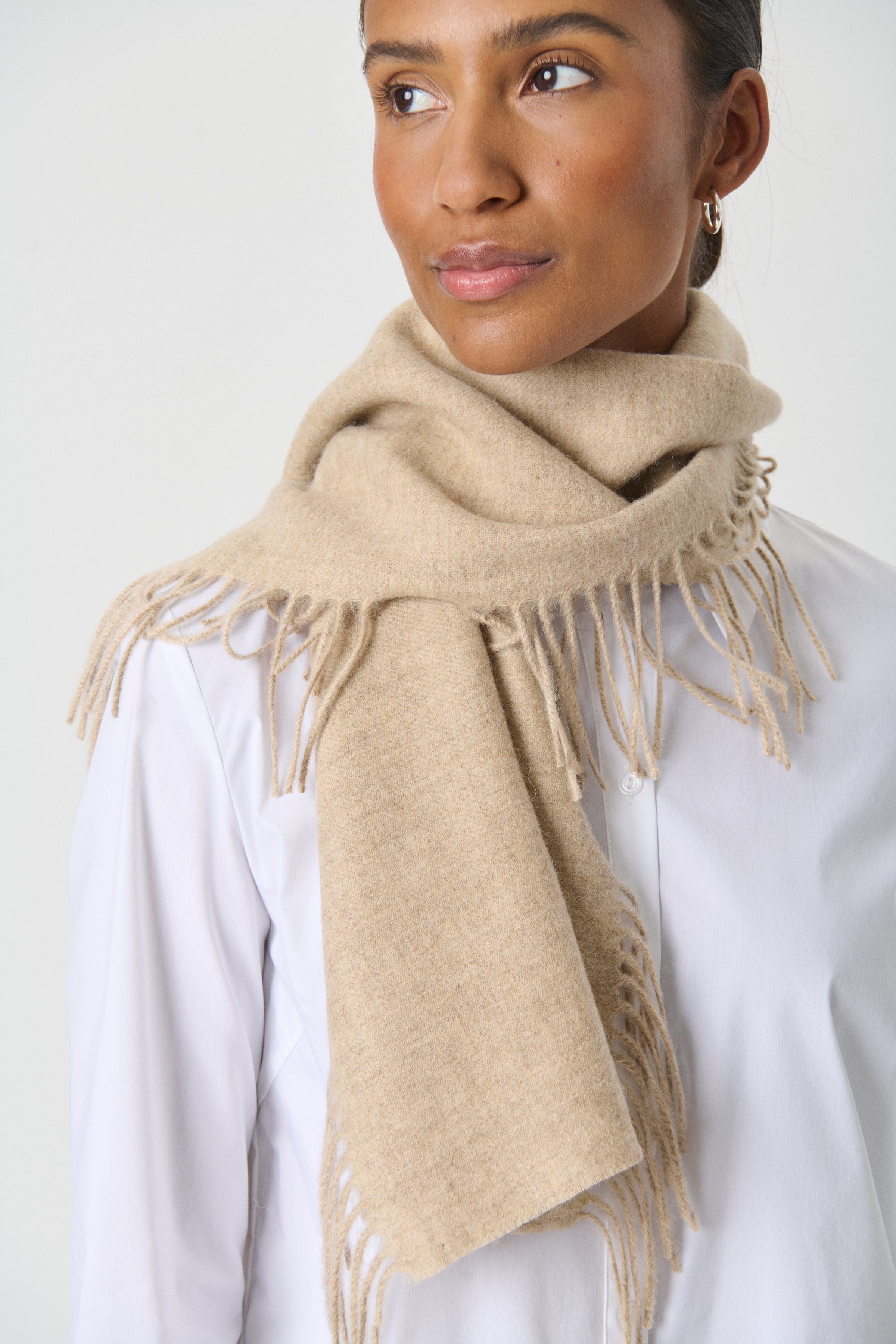 VirinisaPW Scarf LOOKBOOK FRONT 30310235-1304001