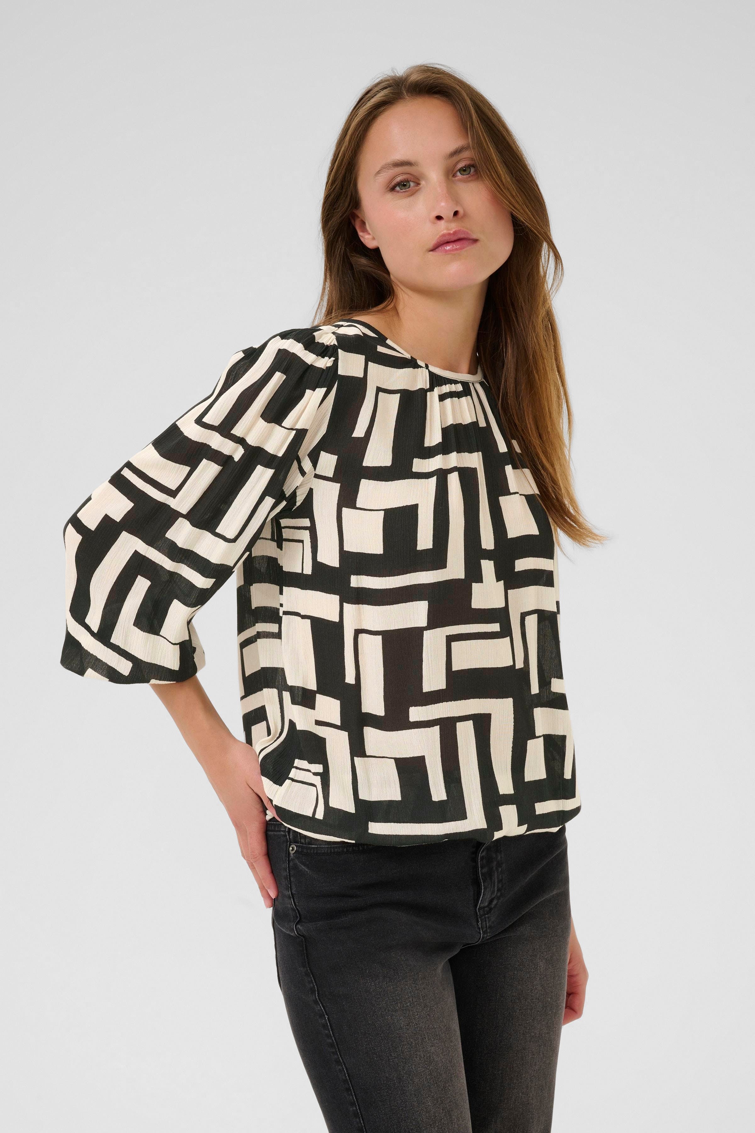 KAlorina Blouse LOOKBOOK FRONT 10510737-108219