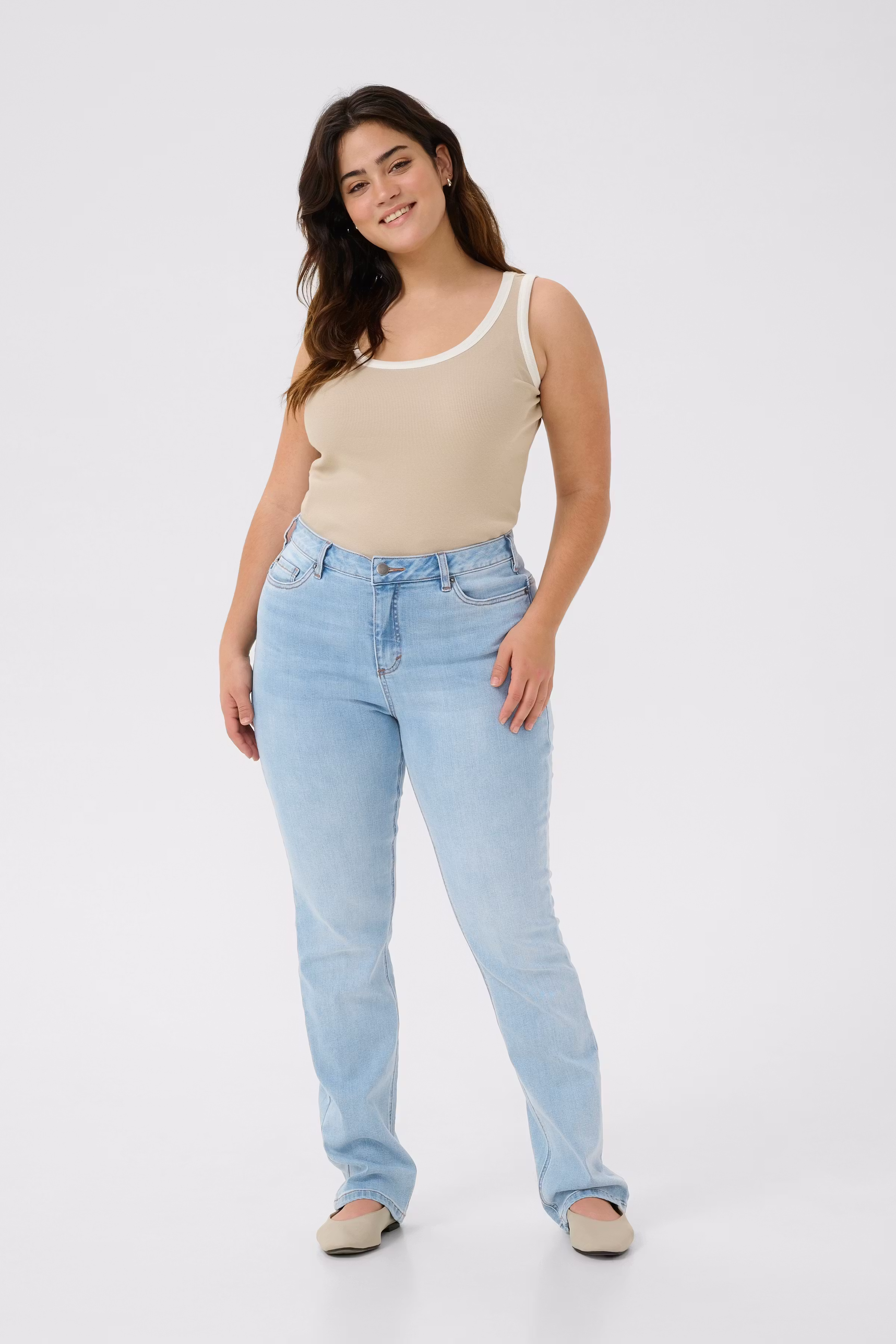 KCsina Straight Jeans LOOKBOOK FRONT 10582888-101012