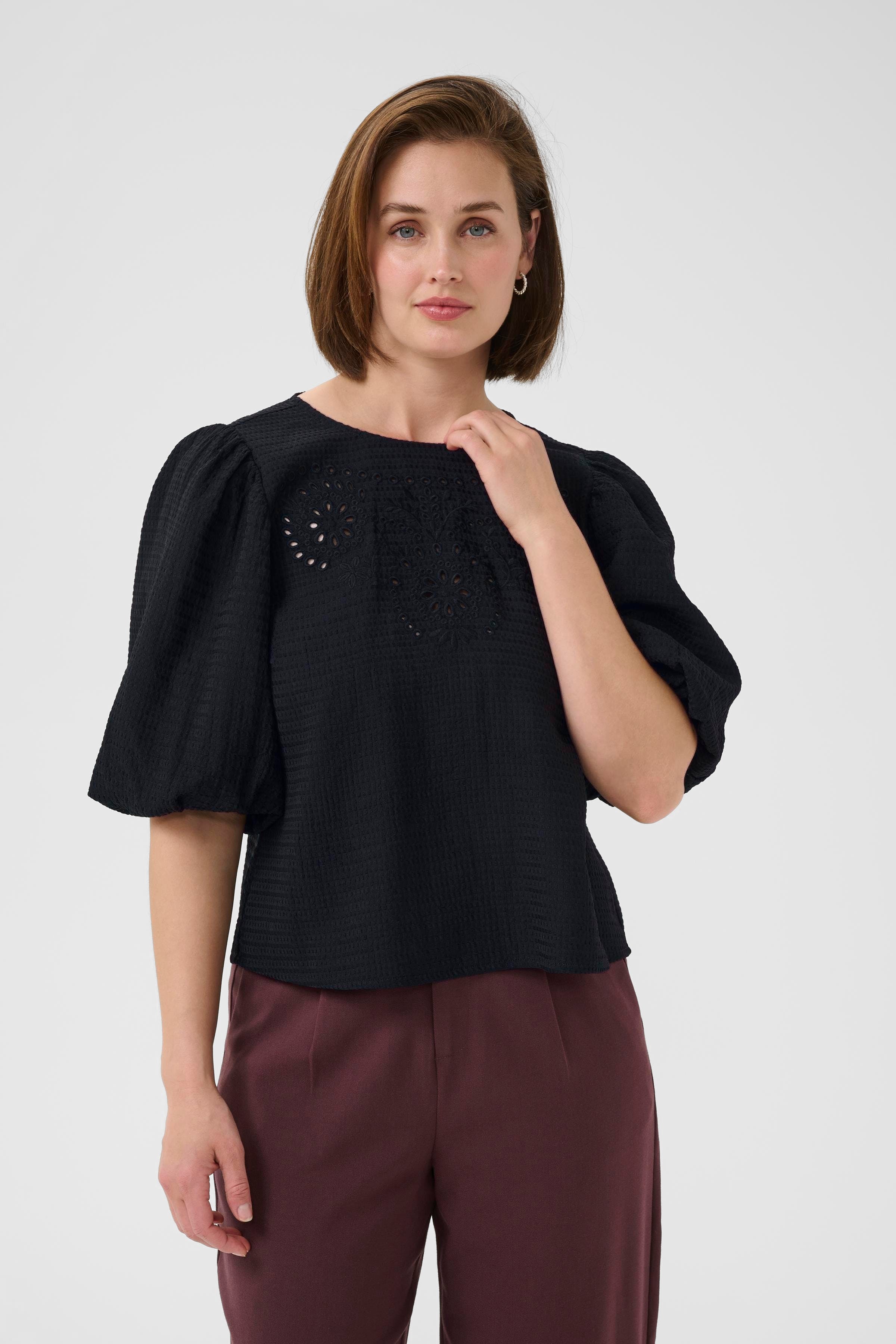 KAmelani Blouse LOOKBOOK FRONT 10510242-100121