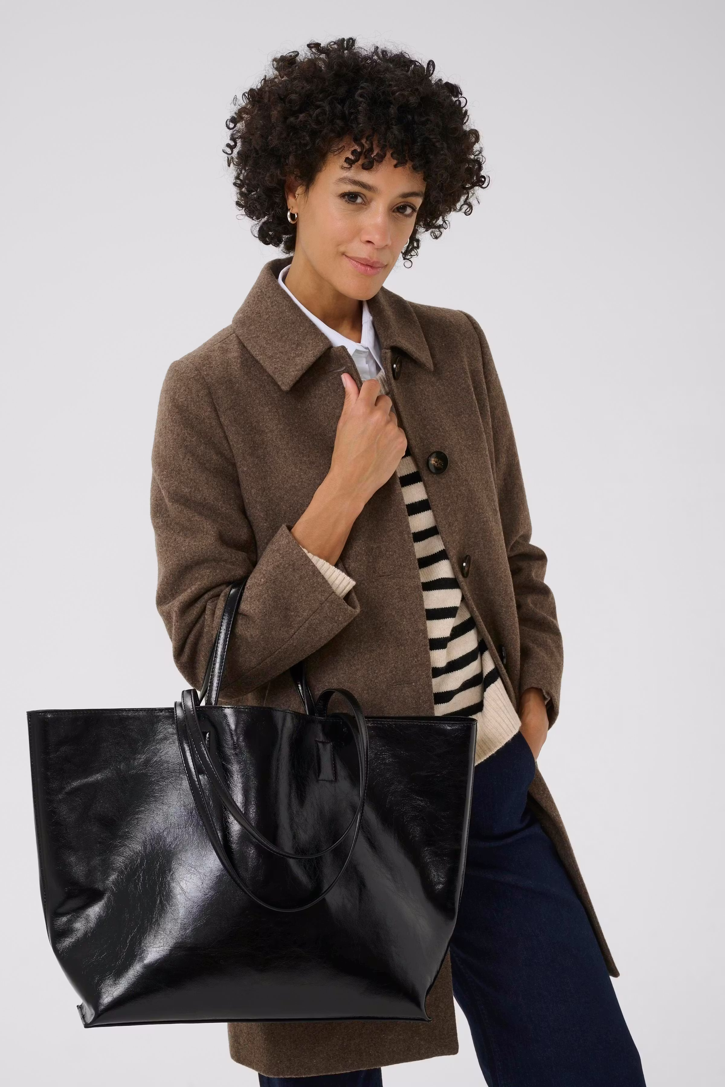 SchilaPW LOOKBOOK FRONT 30310096-194008