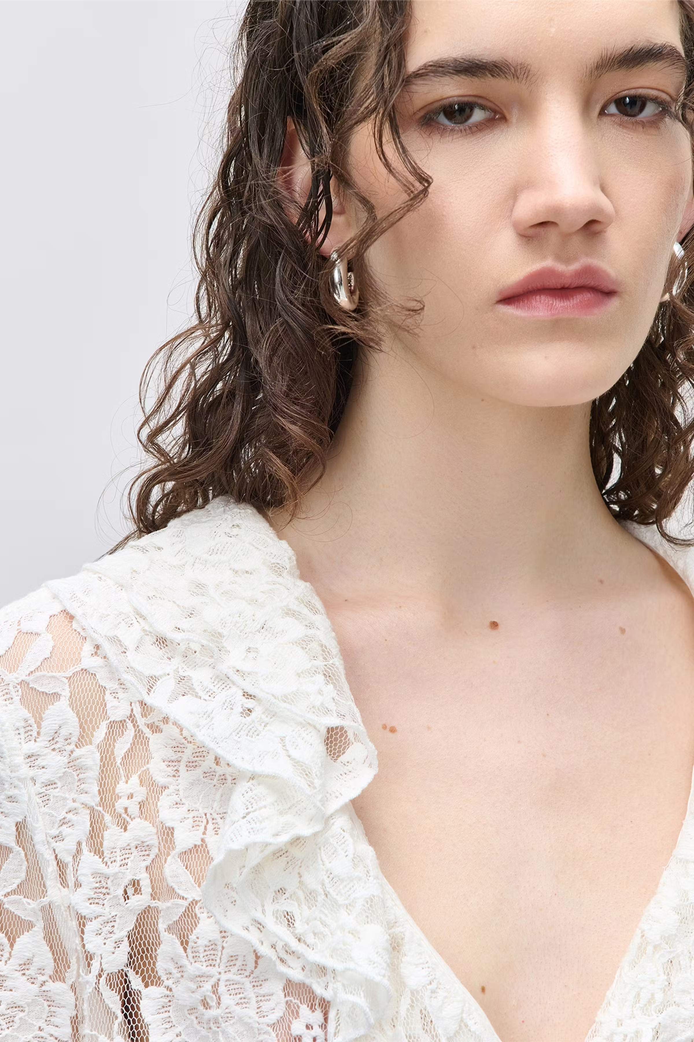 TIERRA BLOUSE LOOKBOOK DETAIL 30600584-WH010