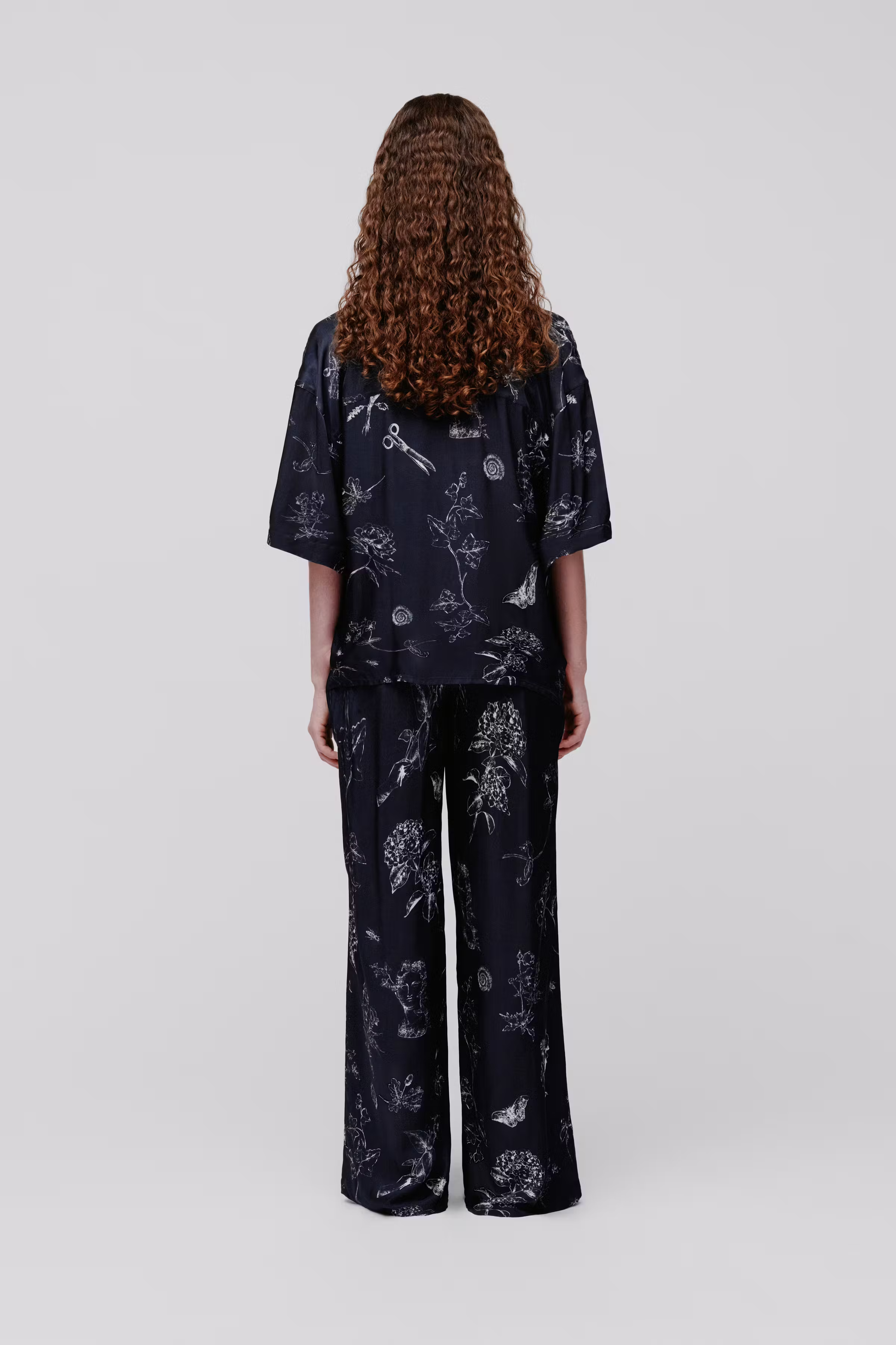 IOPIA Trousers LOOKBOOK BACK 30600637-MC2174