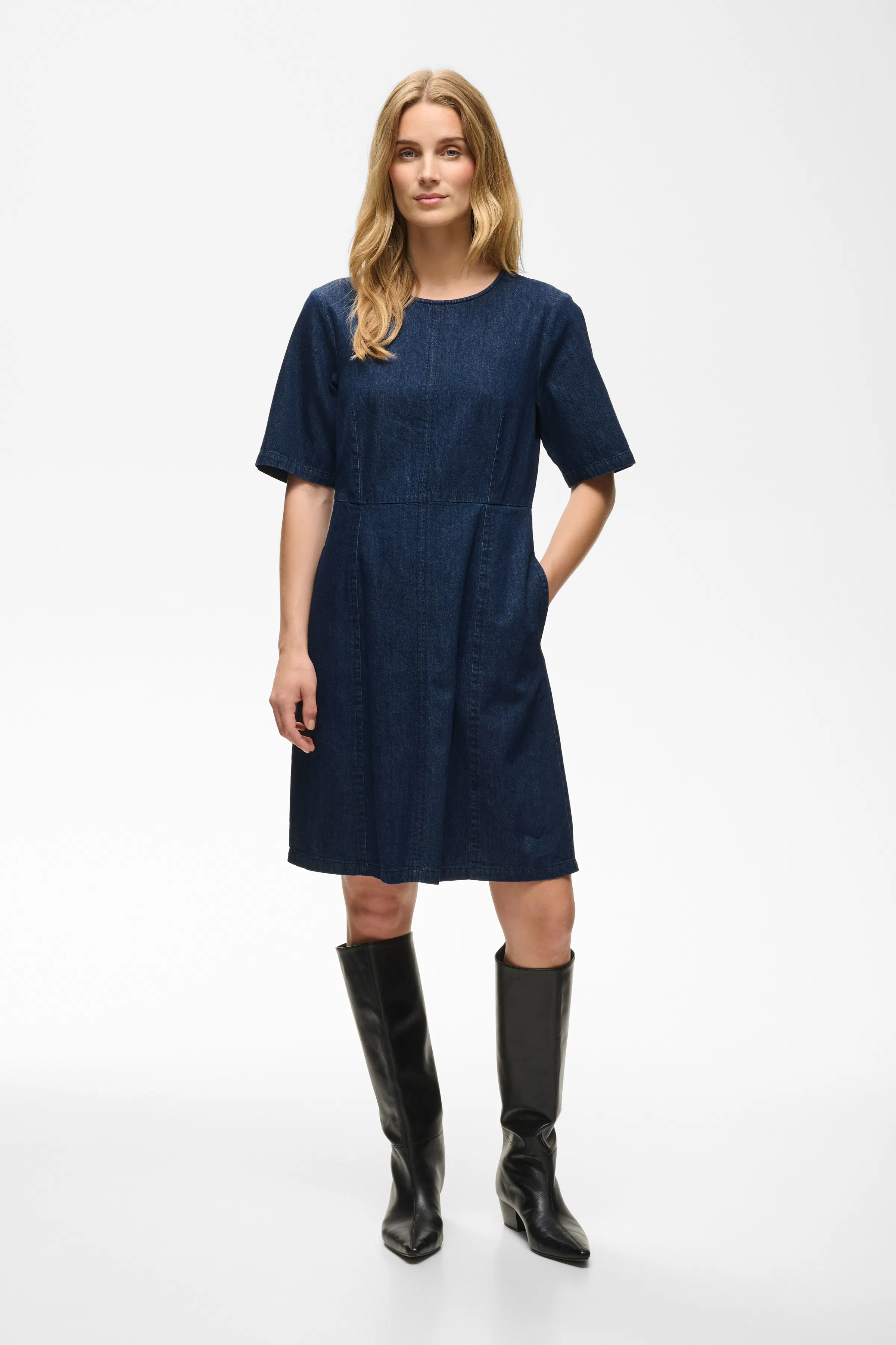 CarreraPW Kjole LOOKBOOK FRONT 30310753-300158